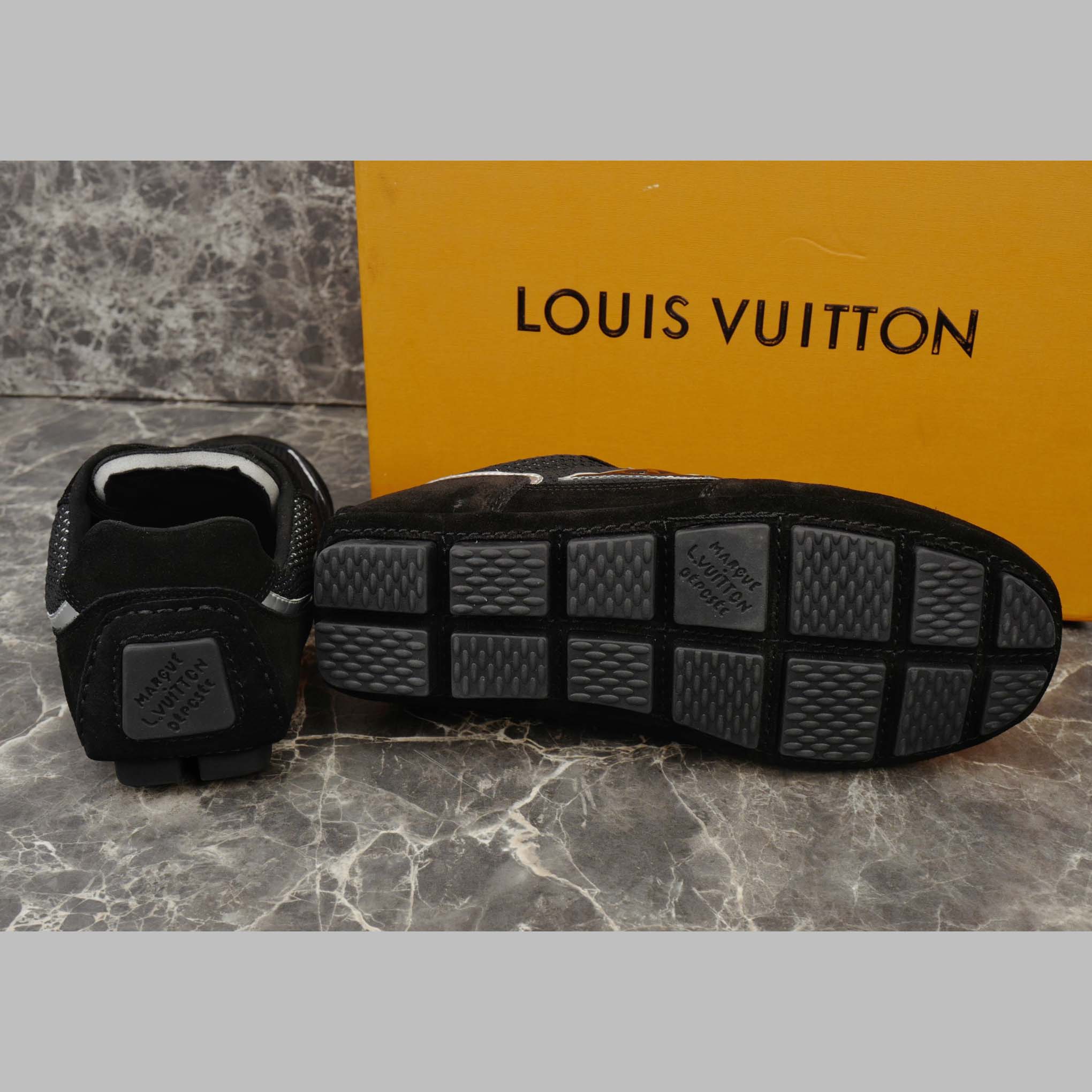 Louis Vuitton LV Rally Sneaker   1AHTZI - DesignerGu
