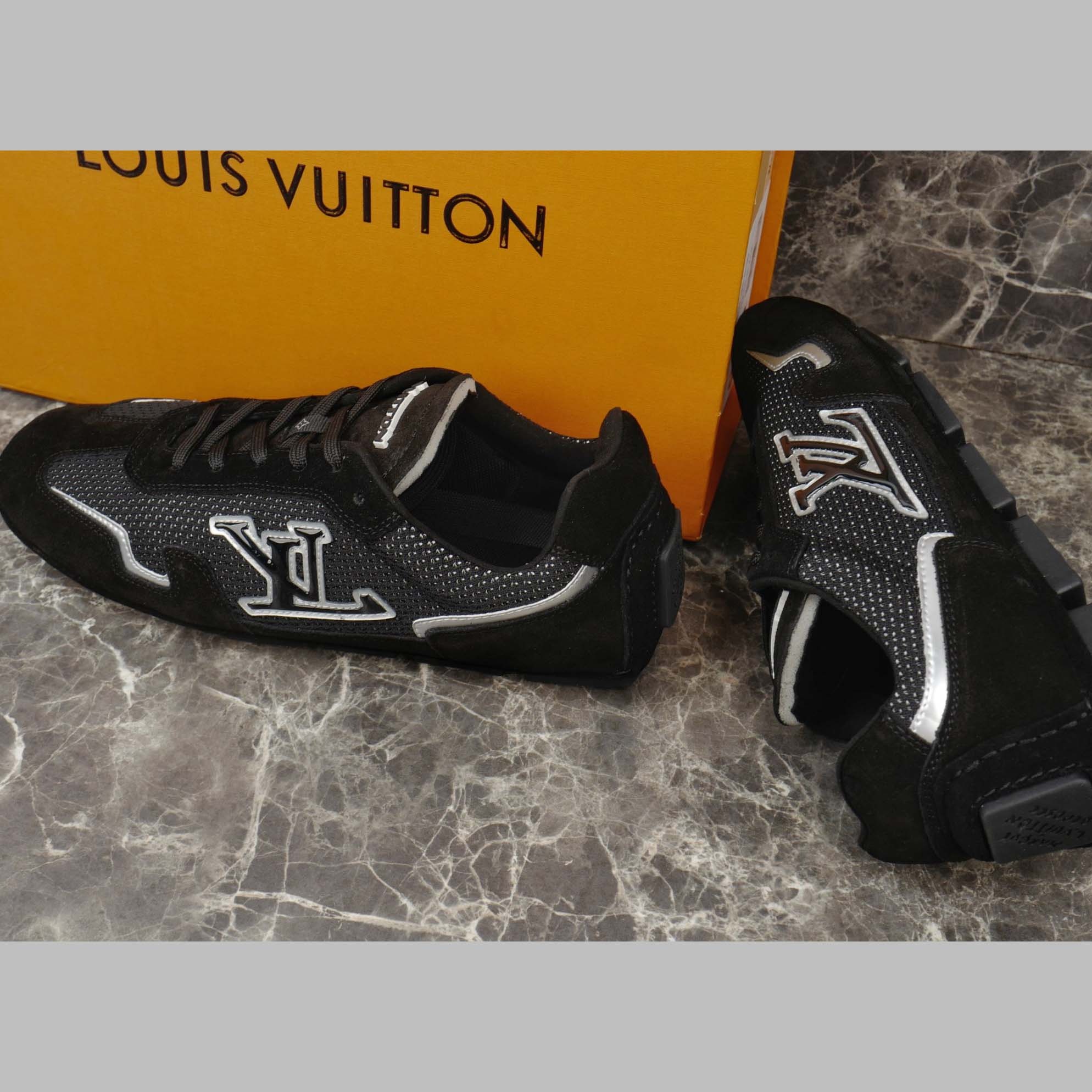 Louis Vuitton LV Rally Sneaker   1AHTZI - DesignerGu