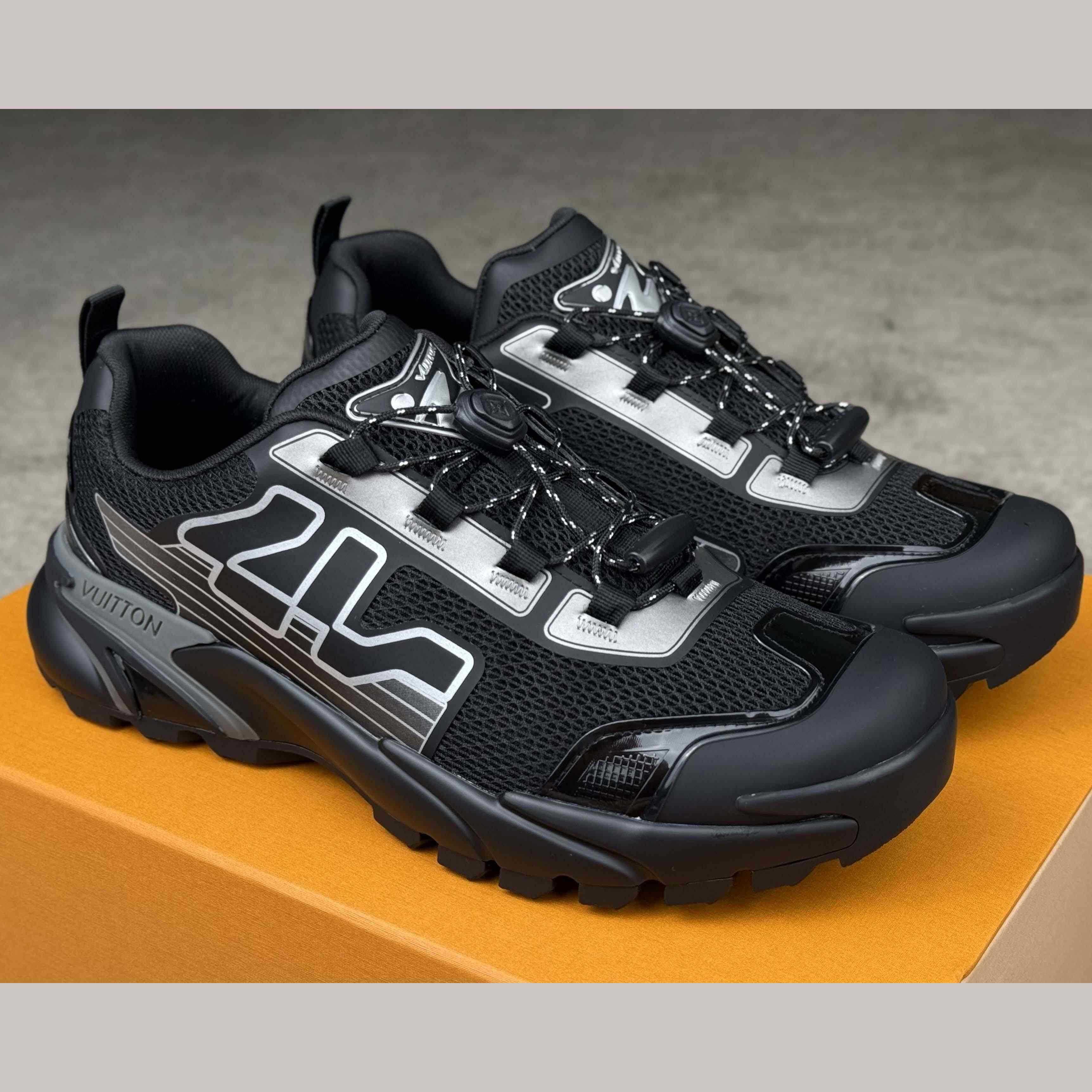 Louis Vuitton LV Runner Tatic Sneaker     1ADH08 - DesignerGu