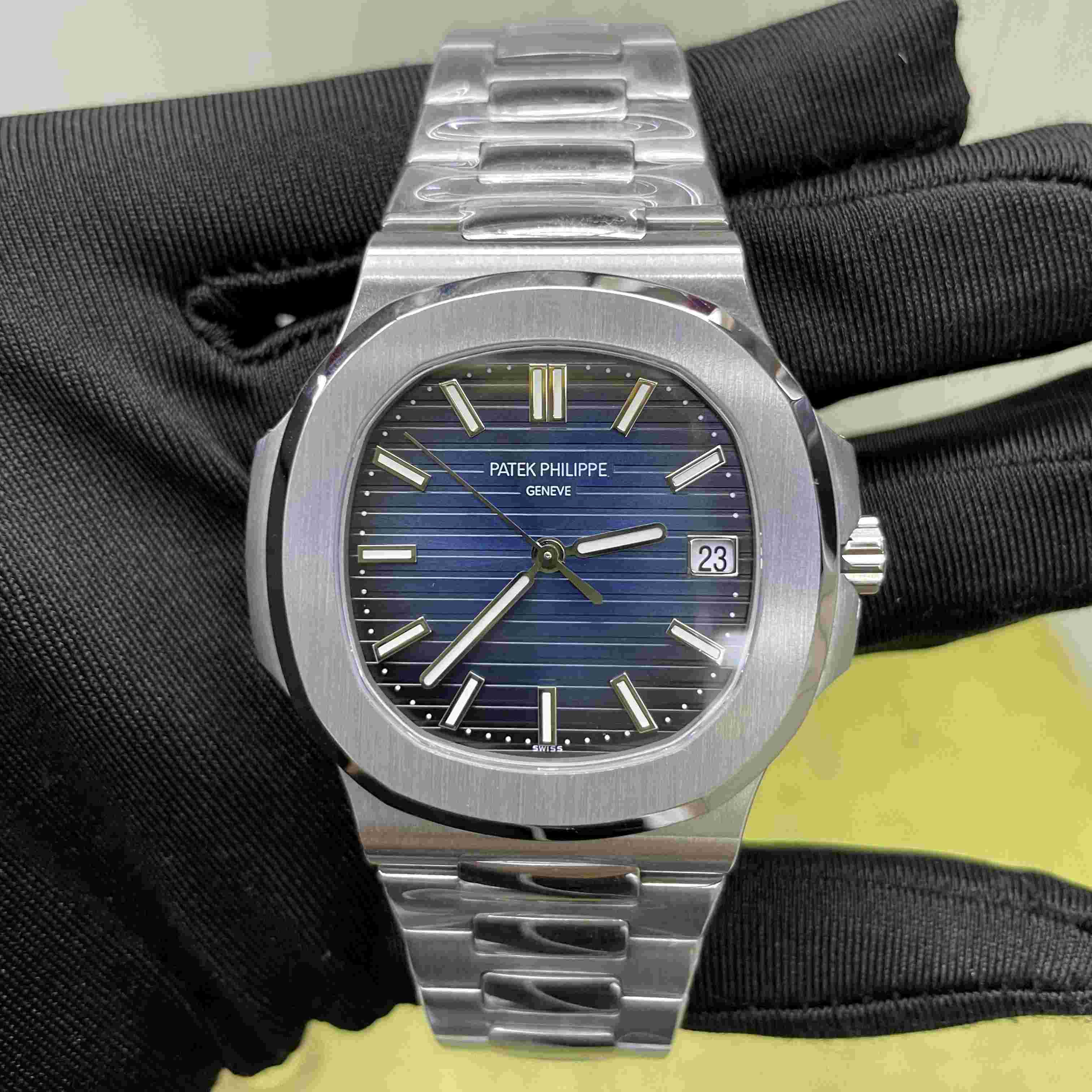 Patek Philippe Patek Nautilus "5811/1G - DesignerGu