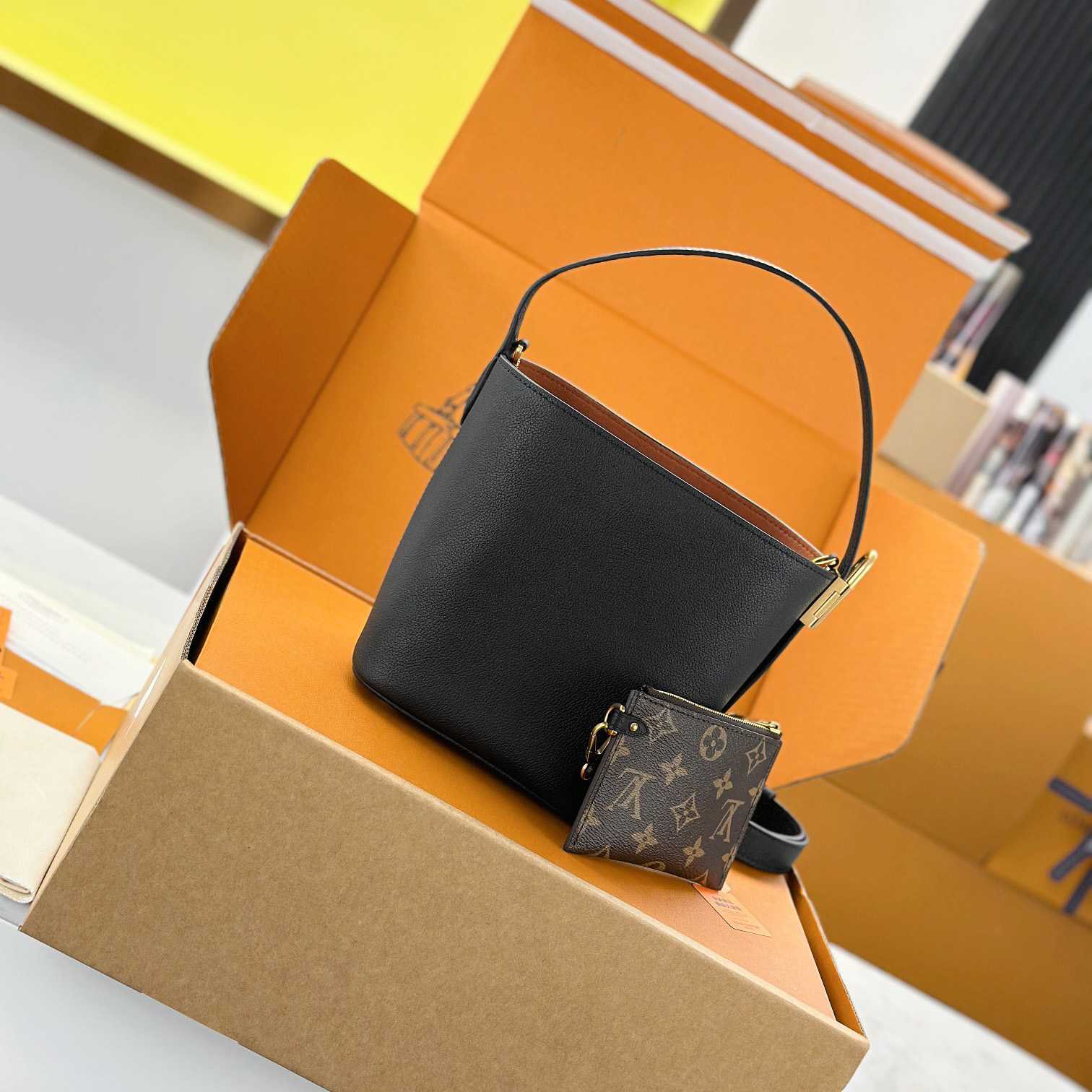 Louis Vuitton Low Key All In BB   M25543 - DesignerGu