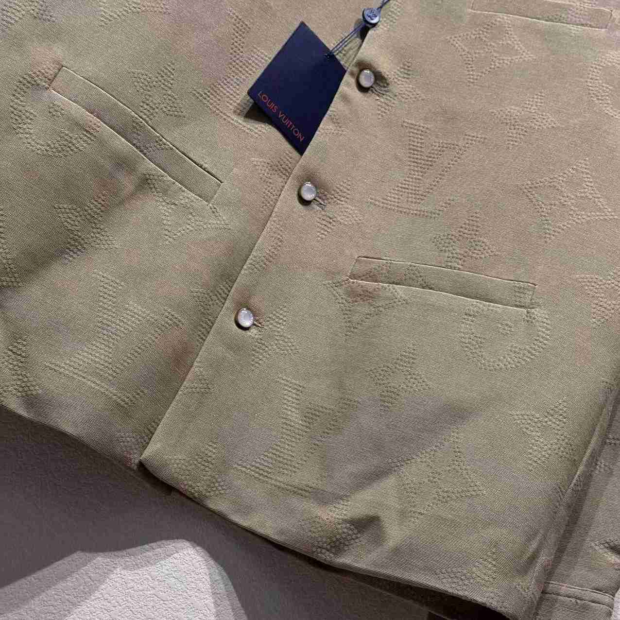 Louis Vuitton Monogram Embroidered Chic Overshirt   1AHBI3 - DesignerGu