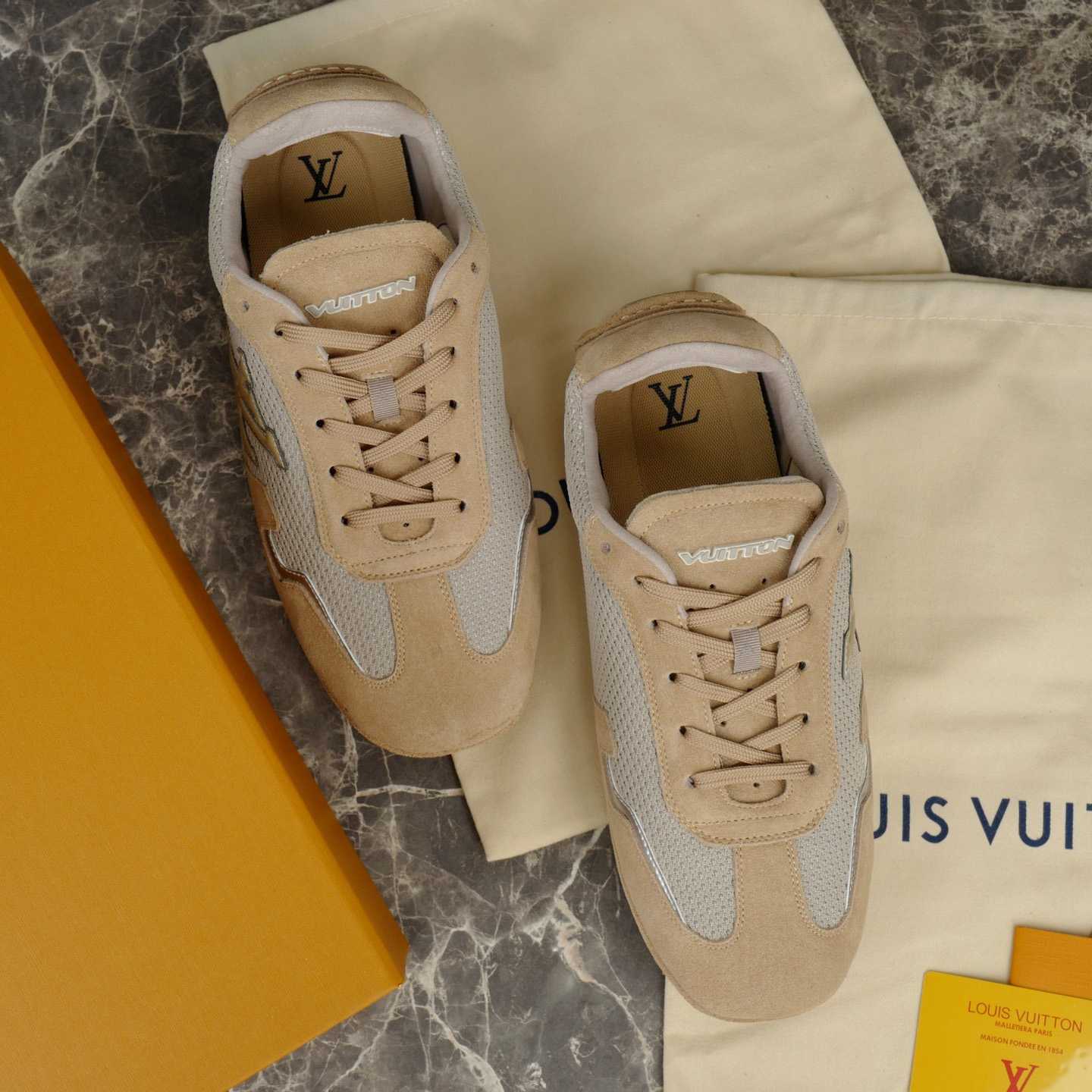 Louis Vuitton LV Rally Sneaker   1AHU09 - DesignerGu