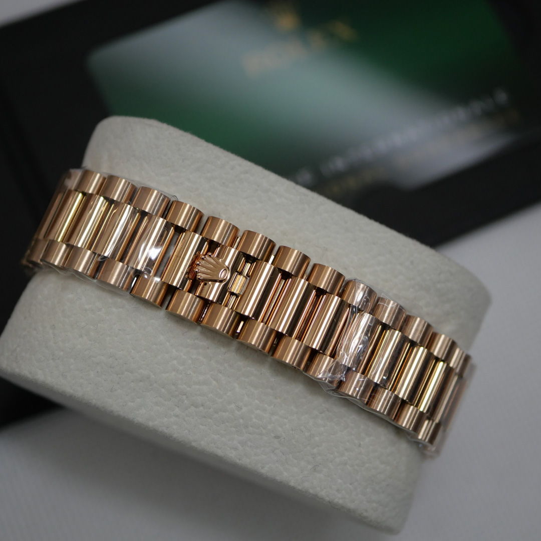 Rolex Oyster Perpetual Day-Date, 36mm, rose gold  128235 - DesignerGu