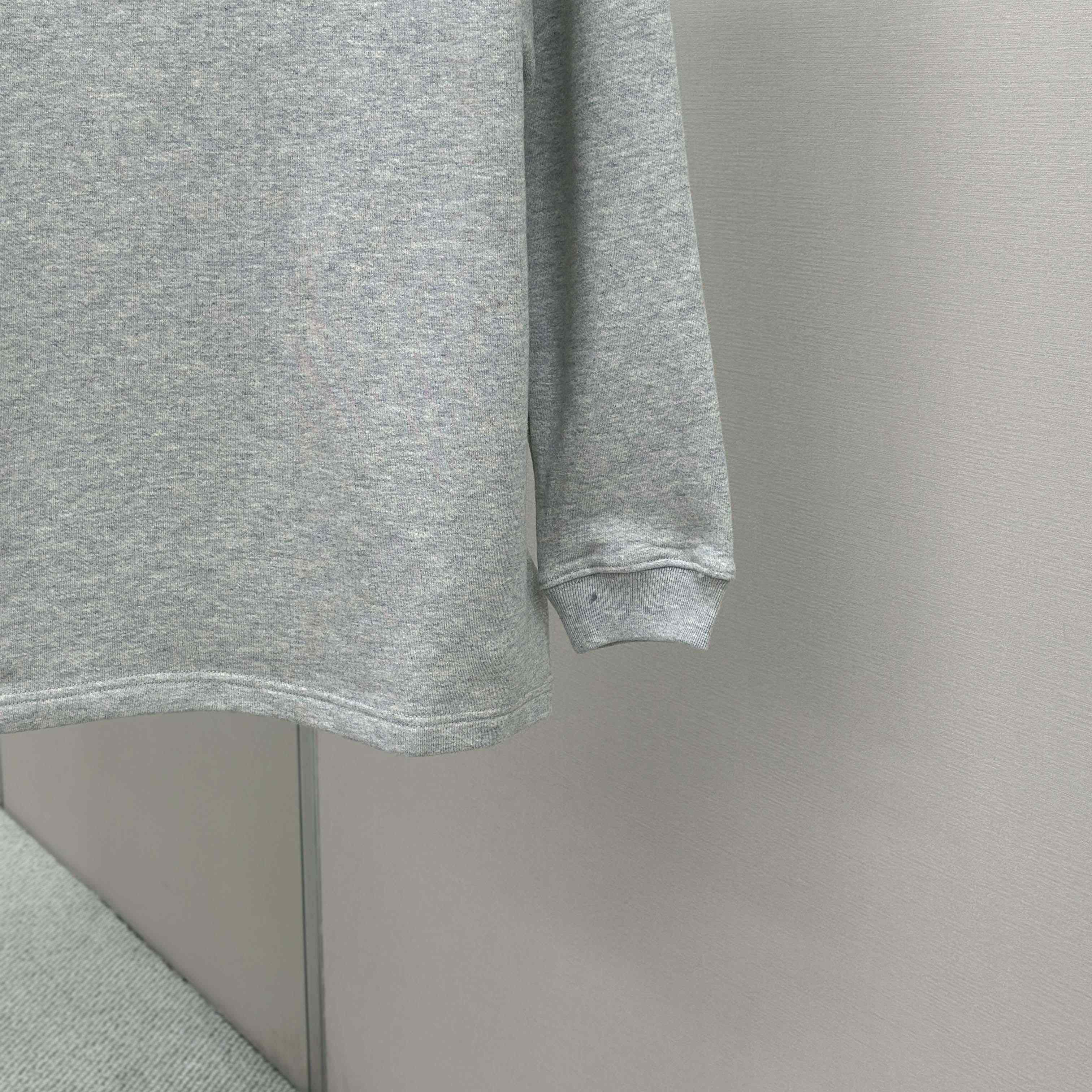 Louis Vuitton Rhinestone Signature Sweater   1AIBL9 - DesignerGu