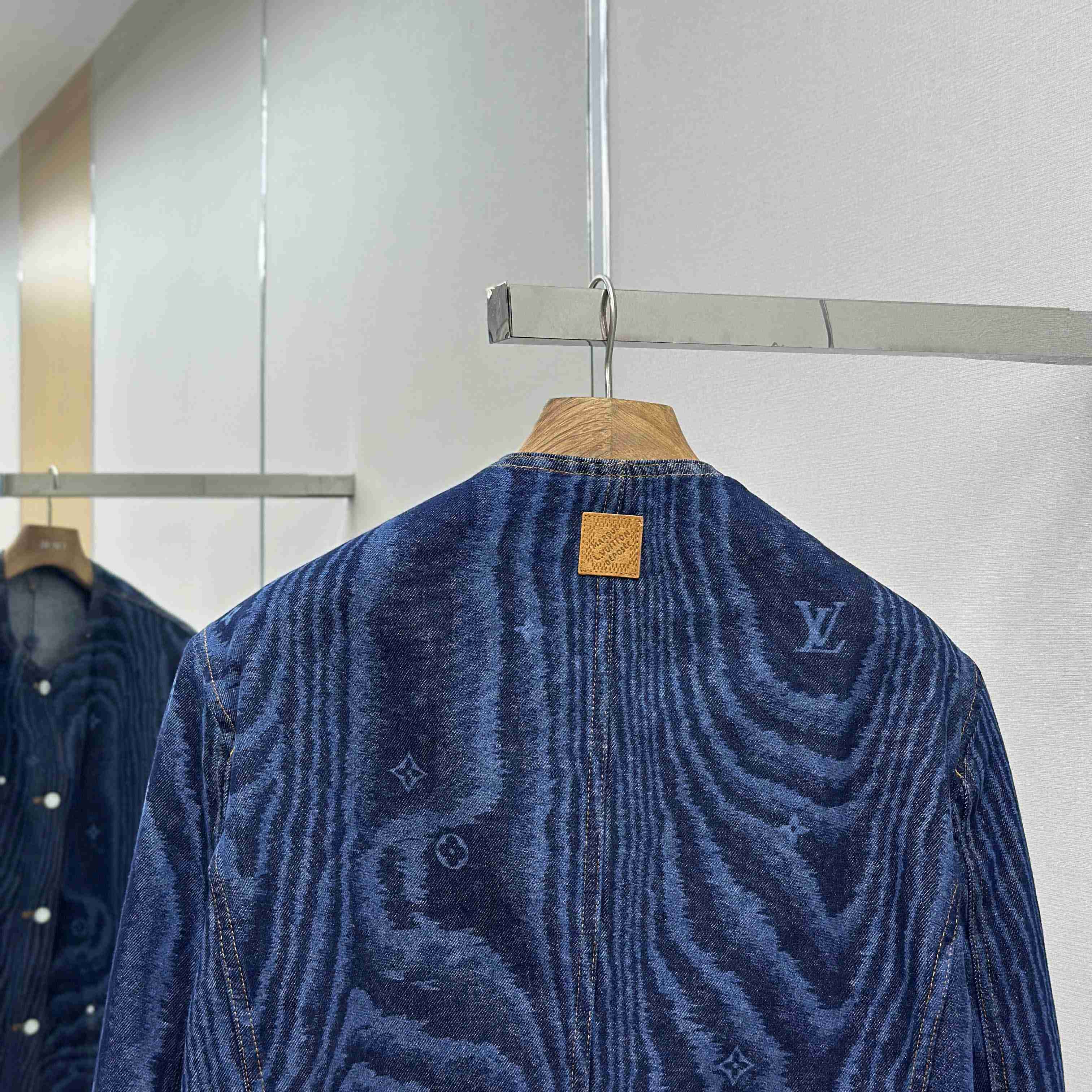 Louis Vuitton Chic Collarless Denim Jacket   1AHUXT - DesignerGu