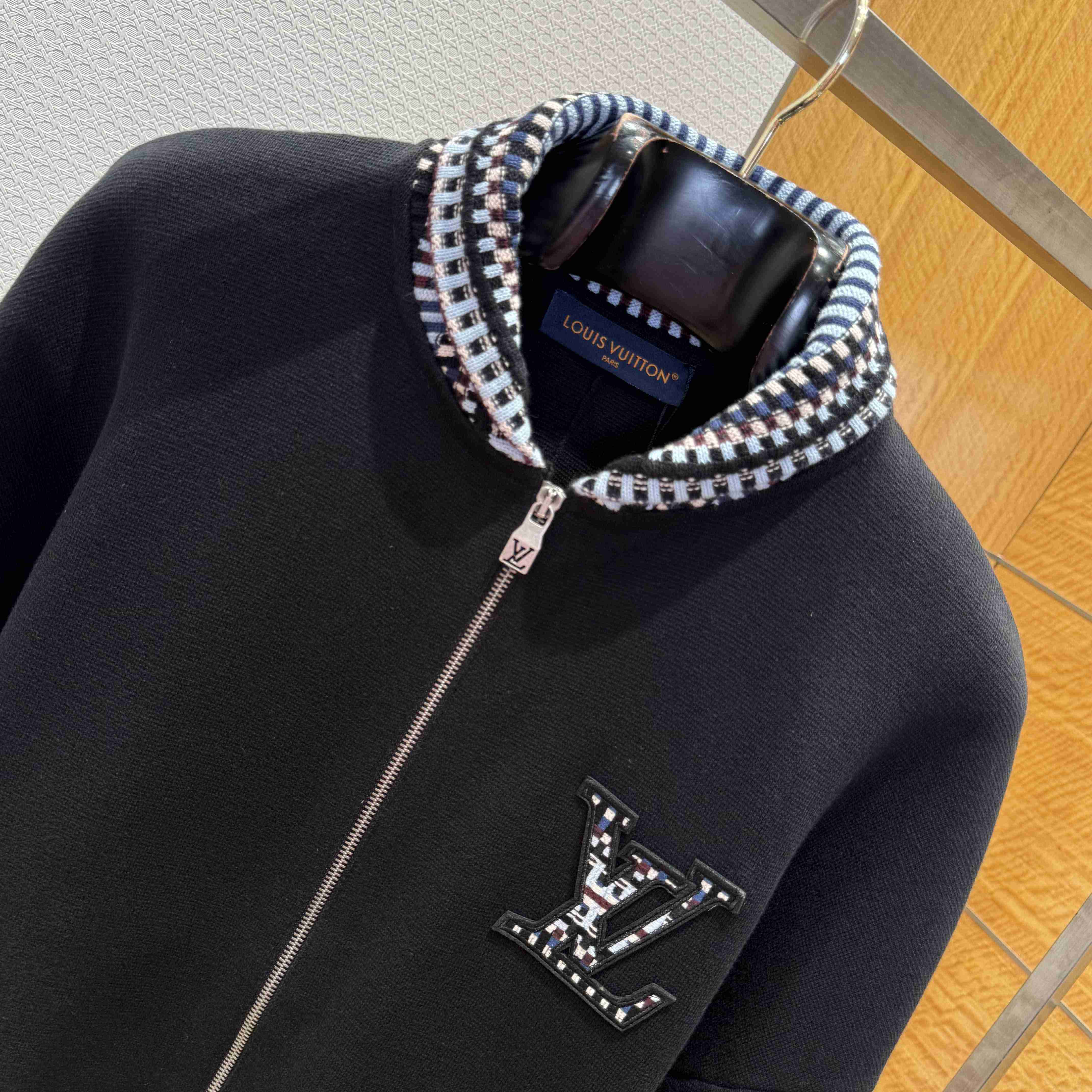 Louis Vuitton Knit Bomber   1AHVN4 - DesignerGu