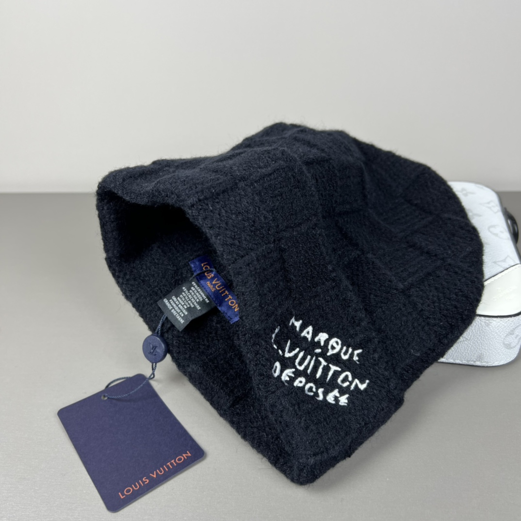 Louis Vuitton Beanie - DesignerGu