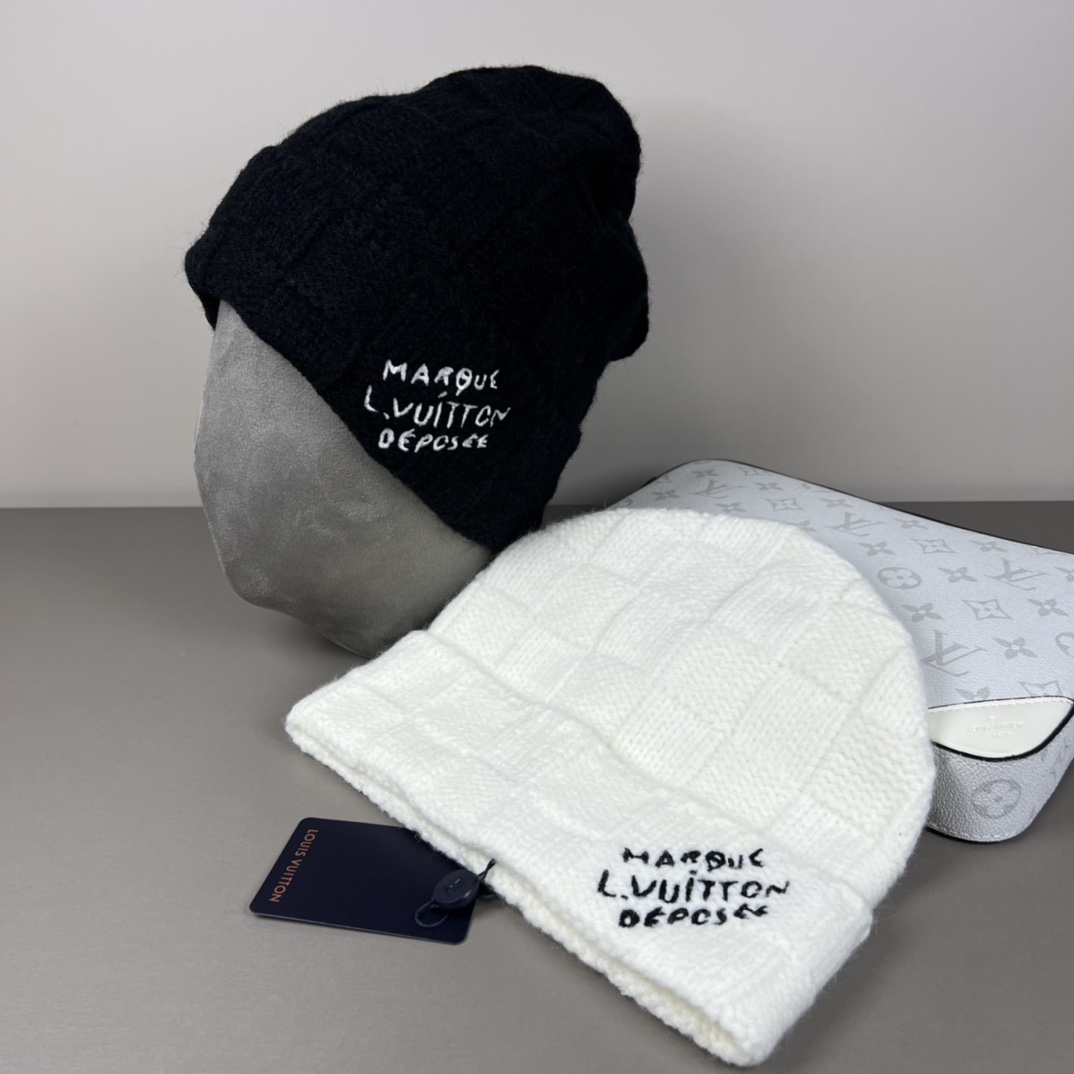 Louis Vuitton Beanie - DesignerGu