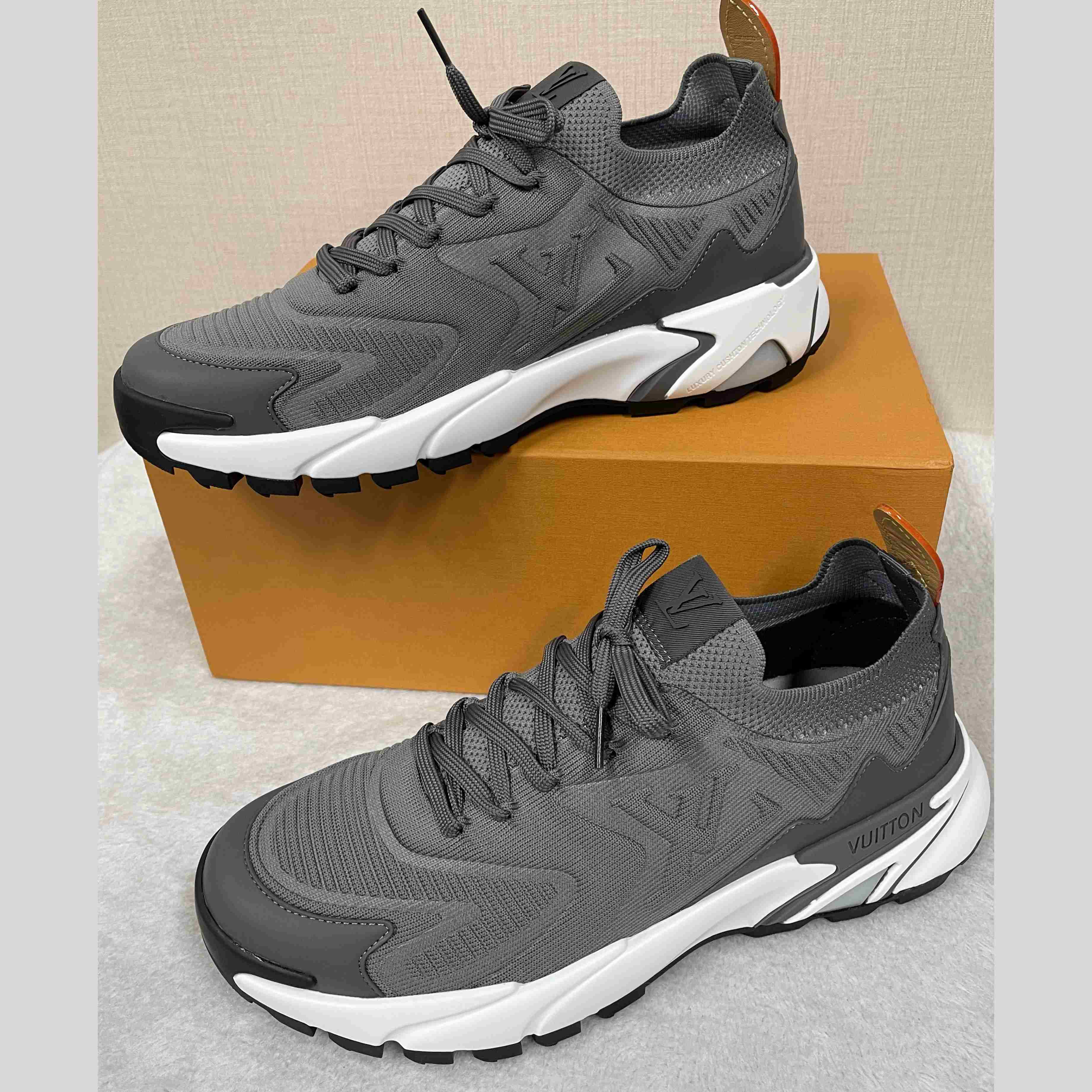 Louis Vuitton LV Runner Tatic Sneaker   1AILJM - DesignerGu