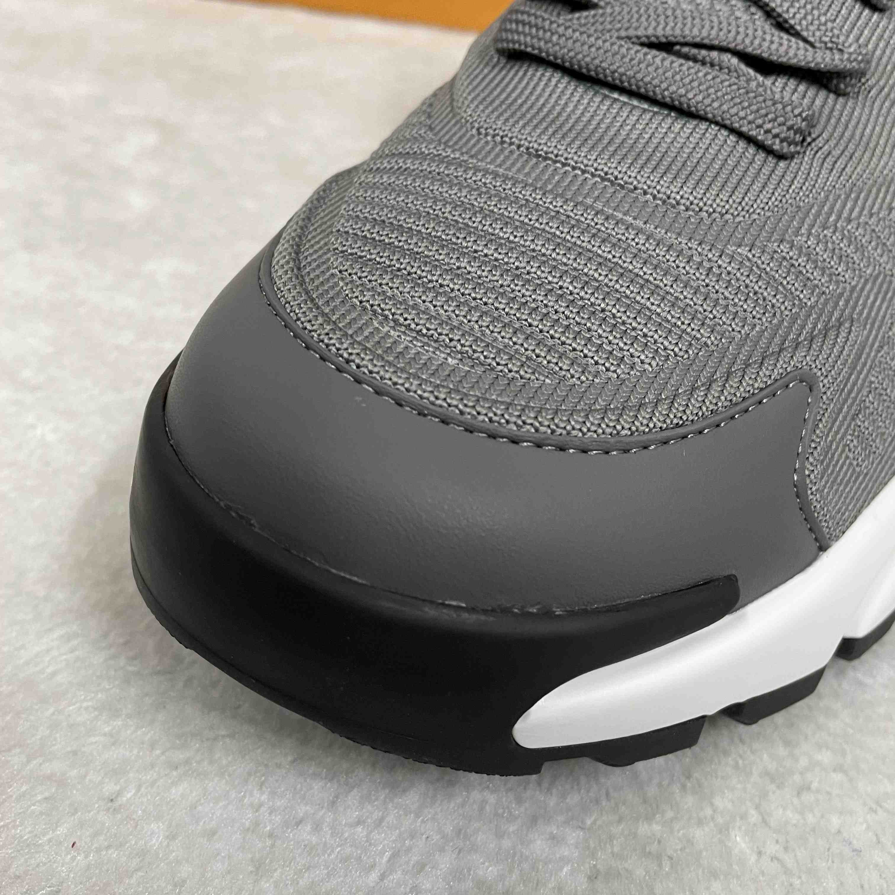 Louis Vuitton LV Runner Tatic Sneaker   1AILJM - DesignerGu