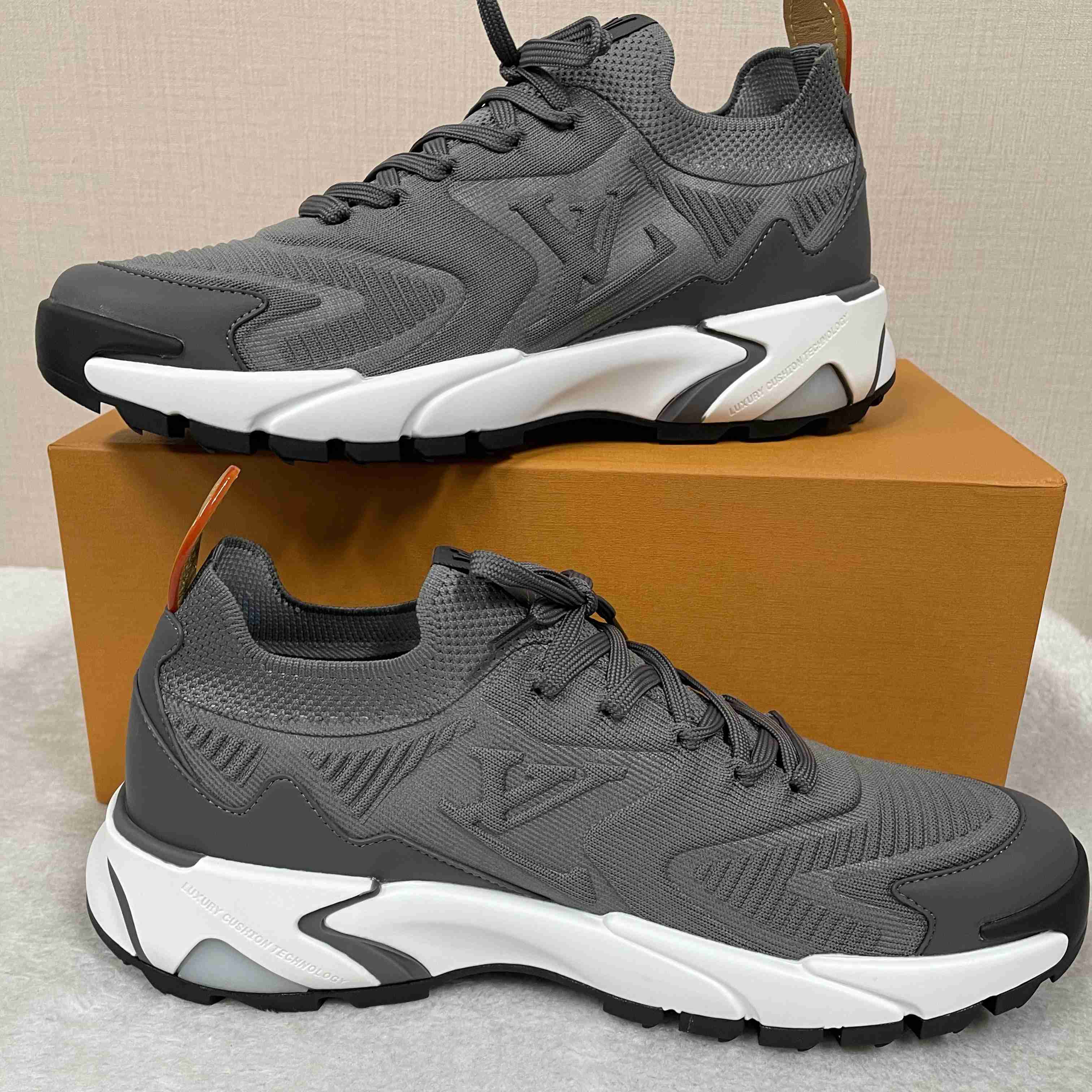 Louis Vuitton LV Runner Tatic Sneaker   1AILJM - DesignerGu