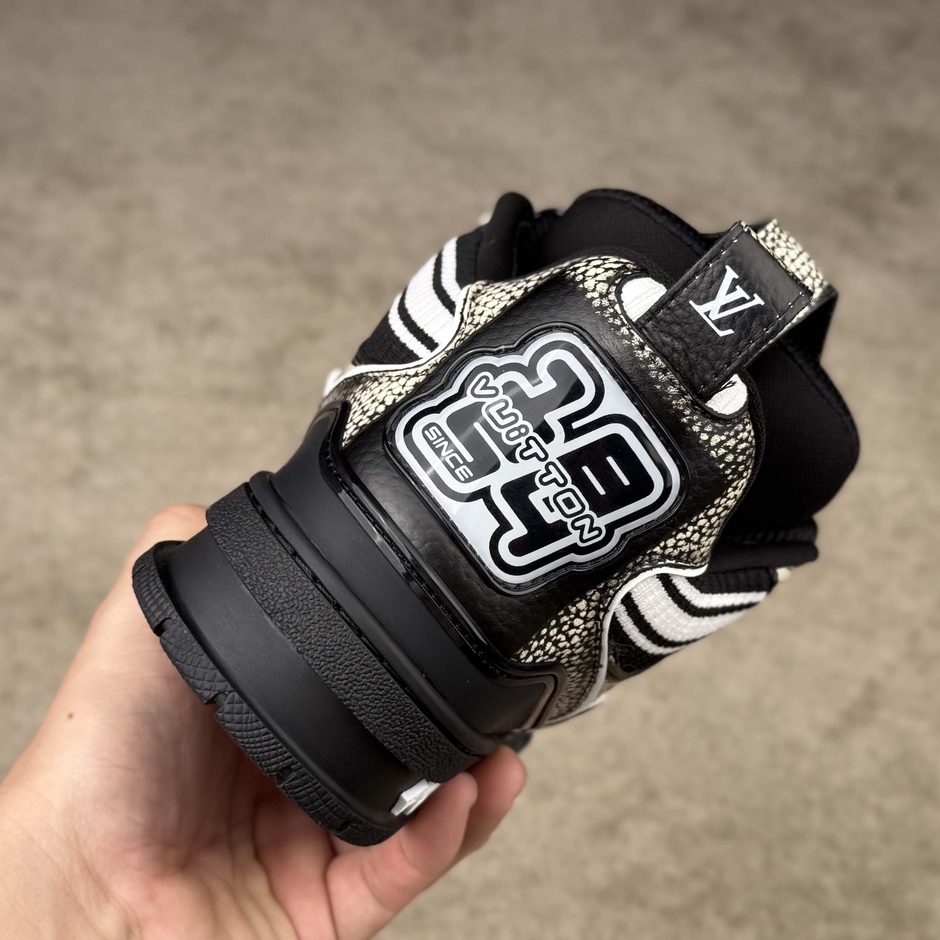 Louis Vuitton LV Skate Sneaker   1AHSX7 - DesignerGu