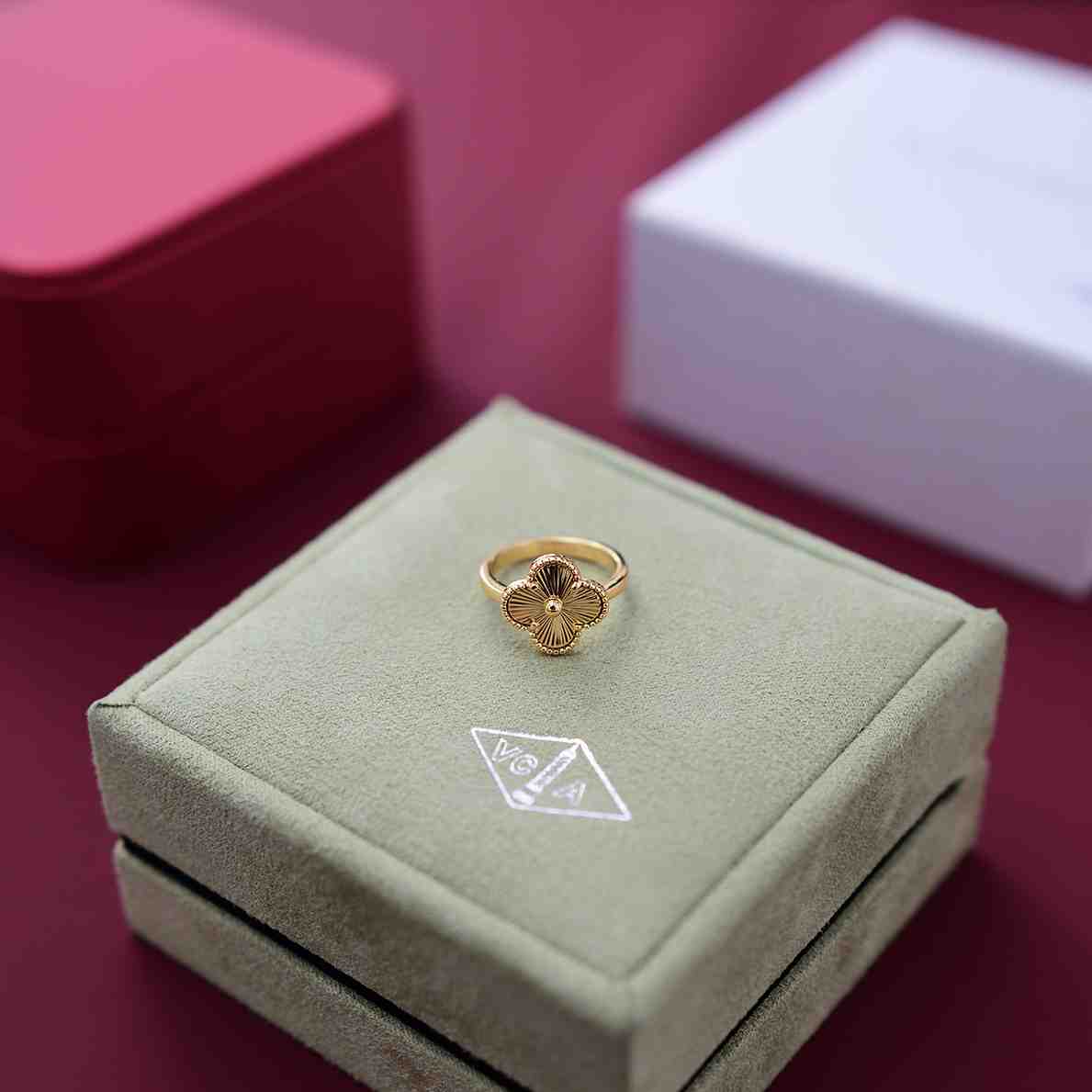 Van Cleef & Arpels Rings - DesignerGu