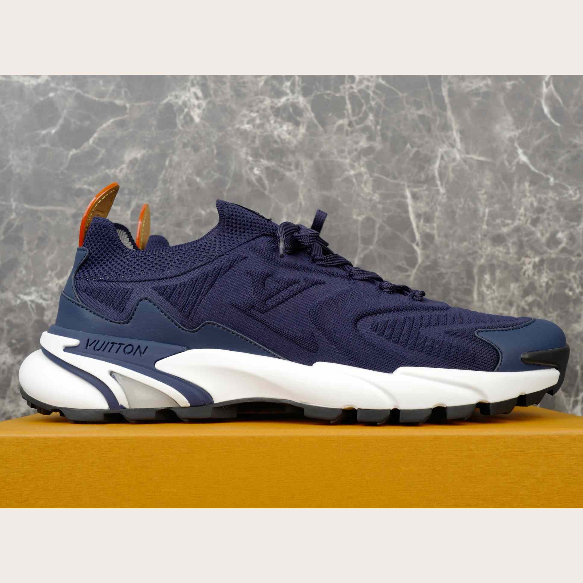 Louis Vuitton LV Runner Tatic Sneaker   1AILK6 - DesignerGu