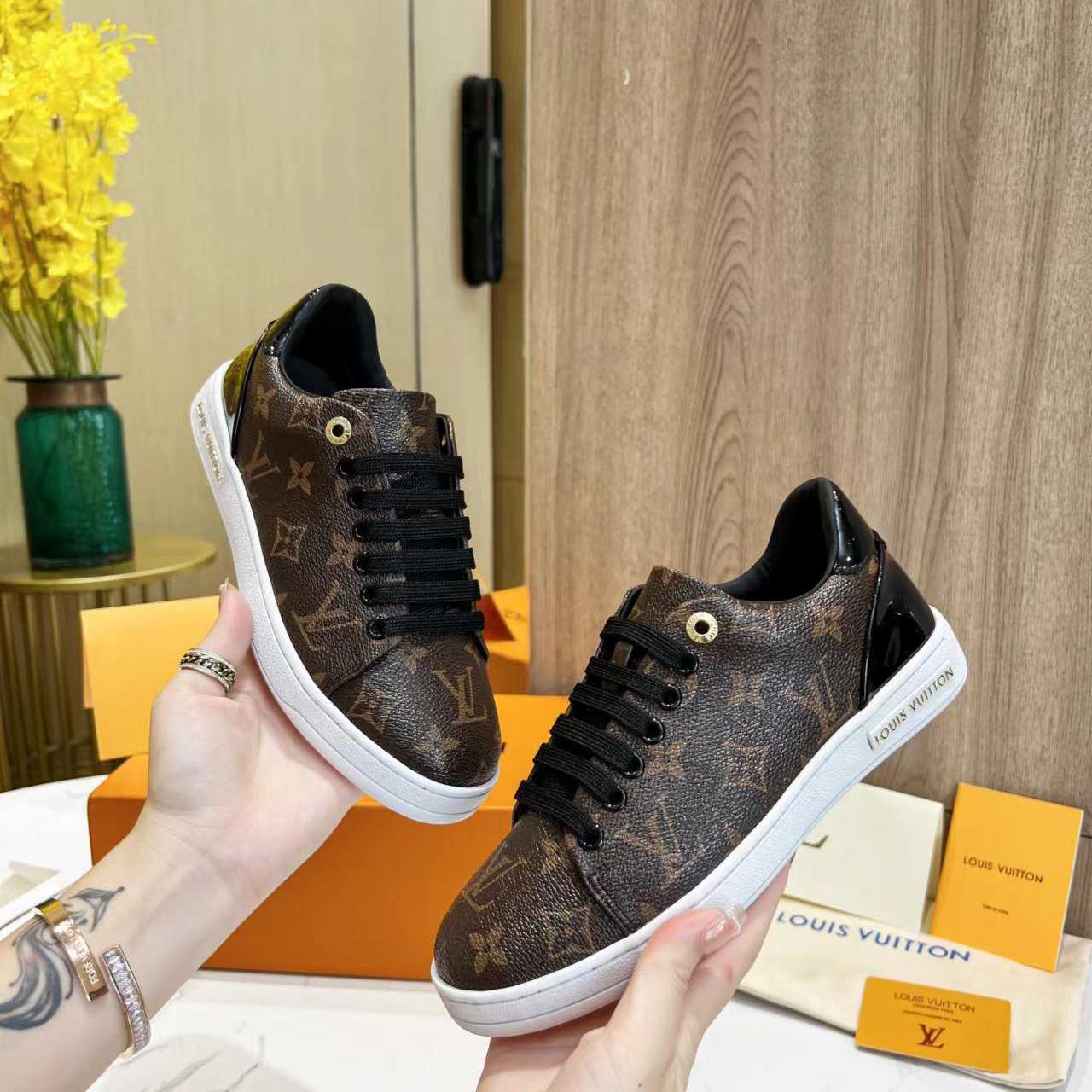 Louis Vuitton Frontrow Sneaker   1A1F4J - DesignerGu