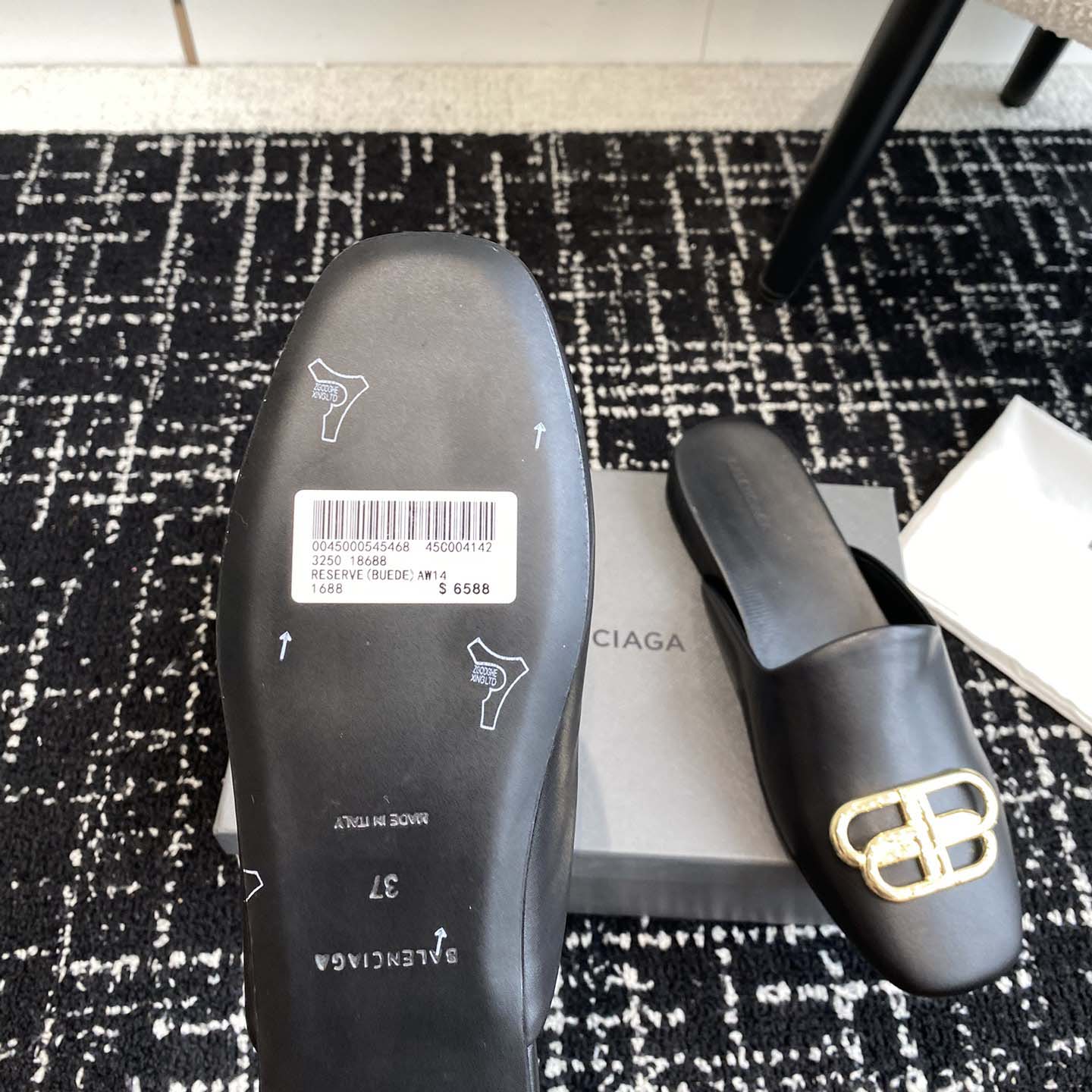 Balenciaga Flat Cosy BB Mule Slide Sandals - DesignerGu