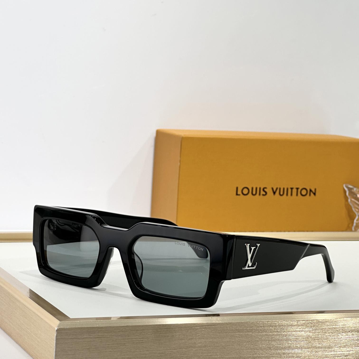 Louis Vuitton LV Clash Low Square Sunglasses   Z1910E - DesignerGu