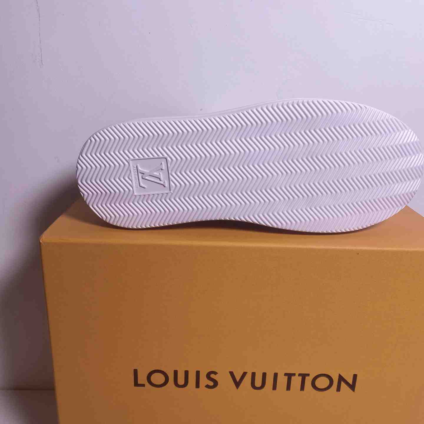 Louis Vuitton Beverly Hills Sneaker   1A8V3L - DesignerGu