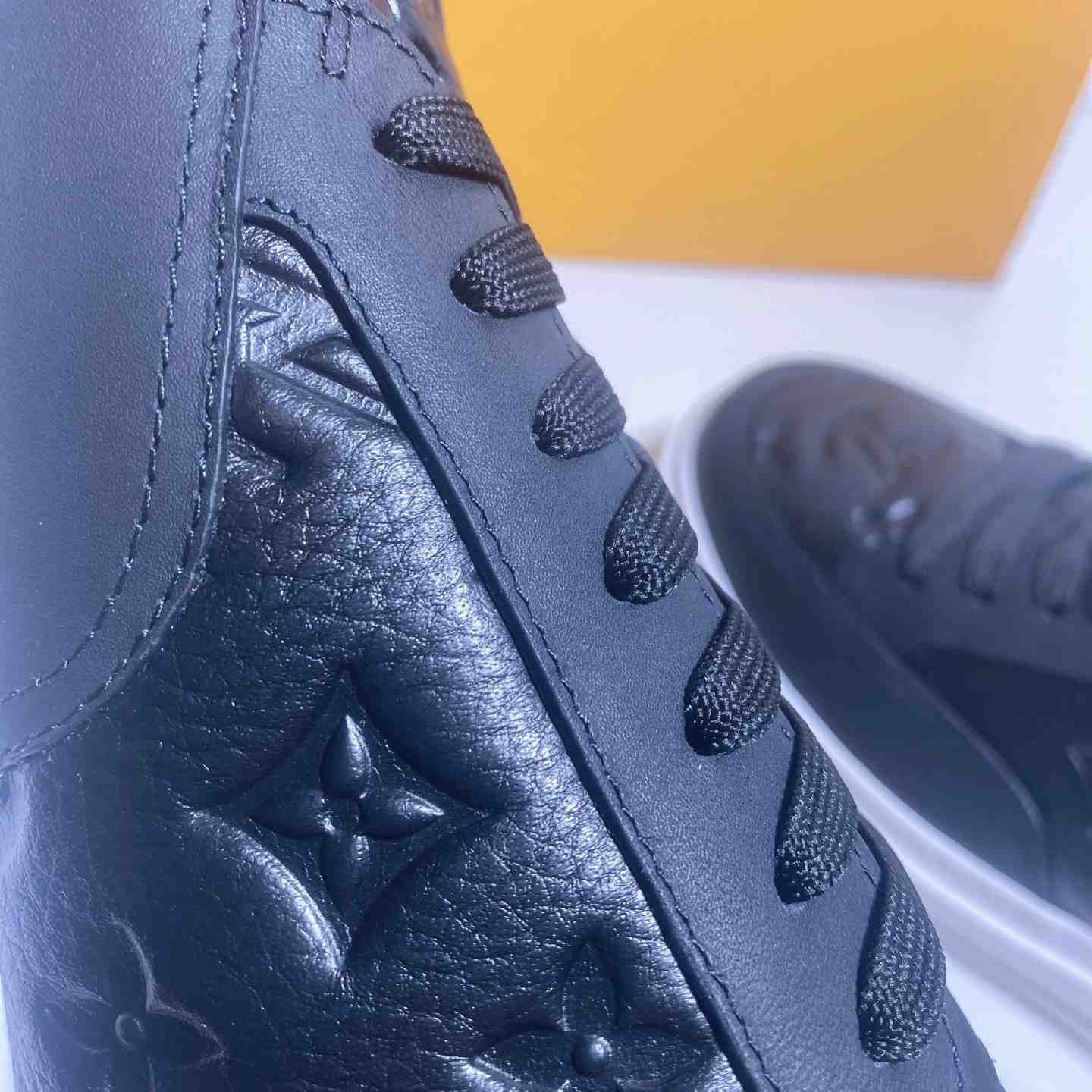 Louis Vuitton Beverly Hills Sneaker   1A8V43 - DesignerGu