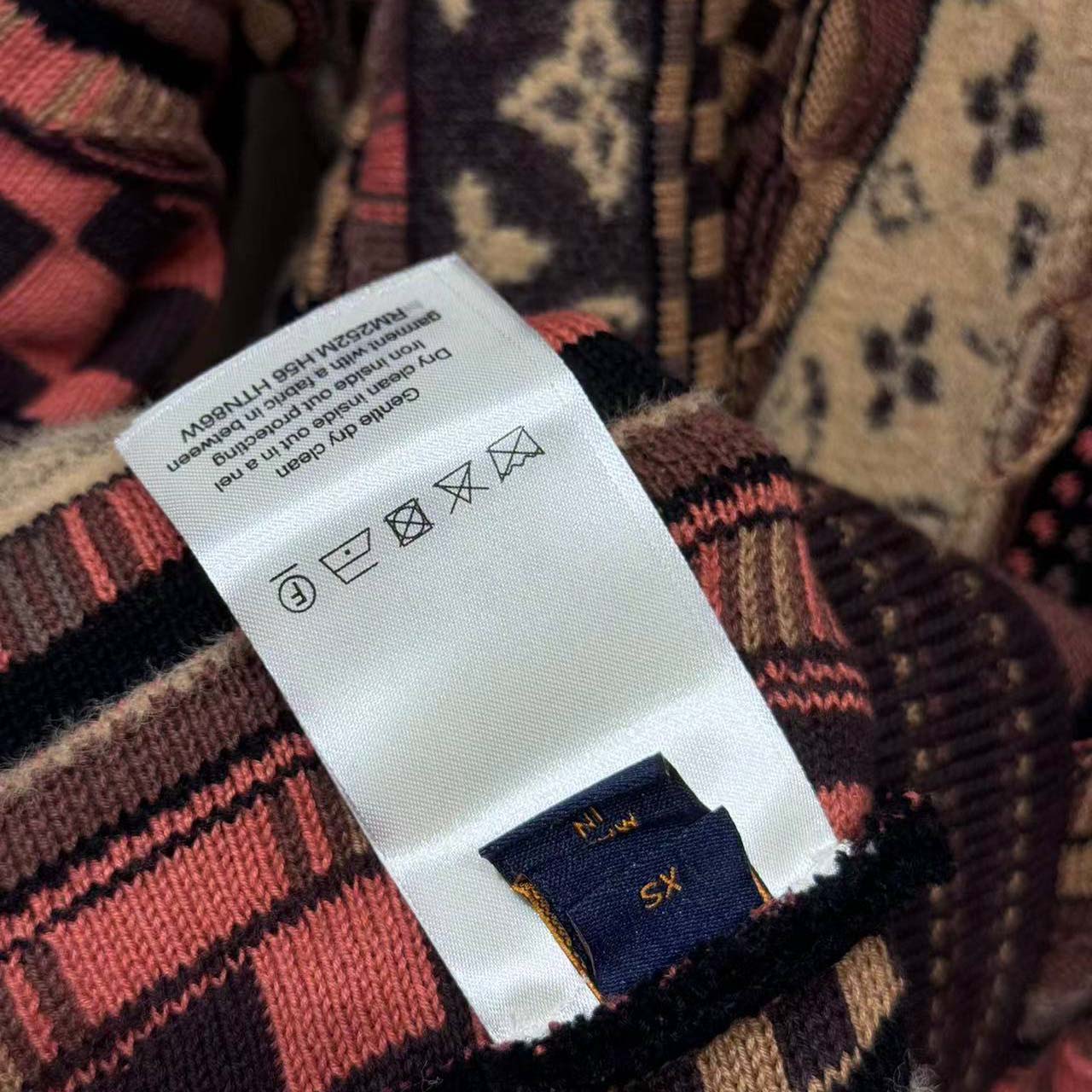 Louis Vuitton Half-Zip Pullover   1AIM84 - DesignerGu