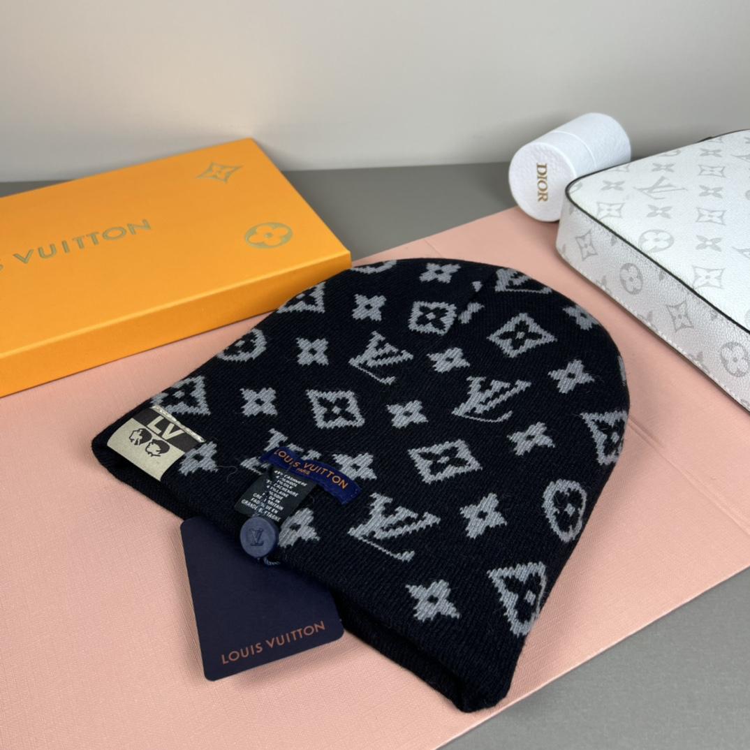 Louis Vuitton LV Fit Monogram Beanie   M5226A - DesignerGu
