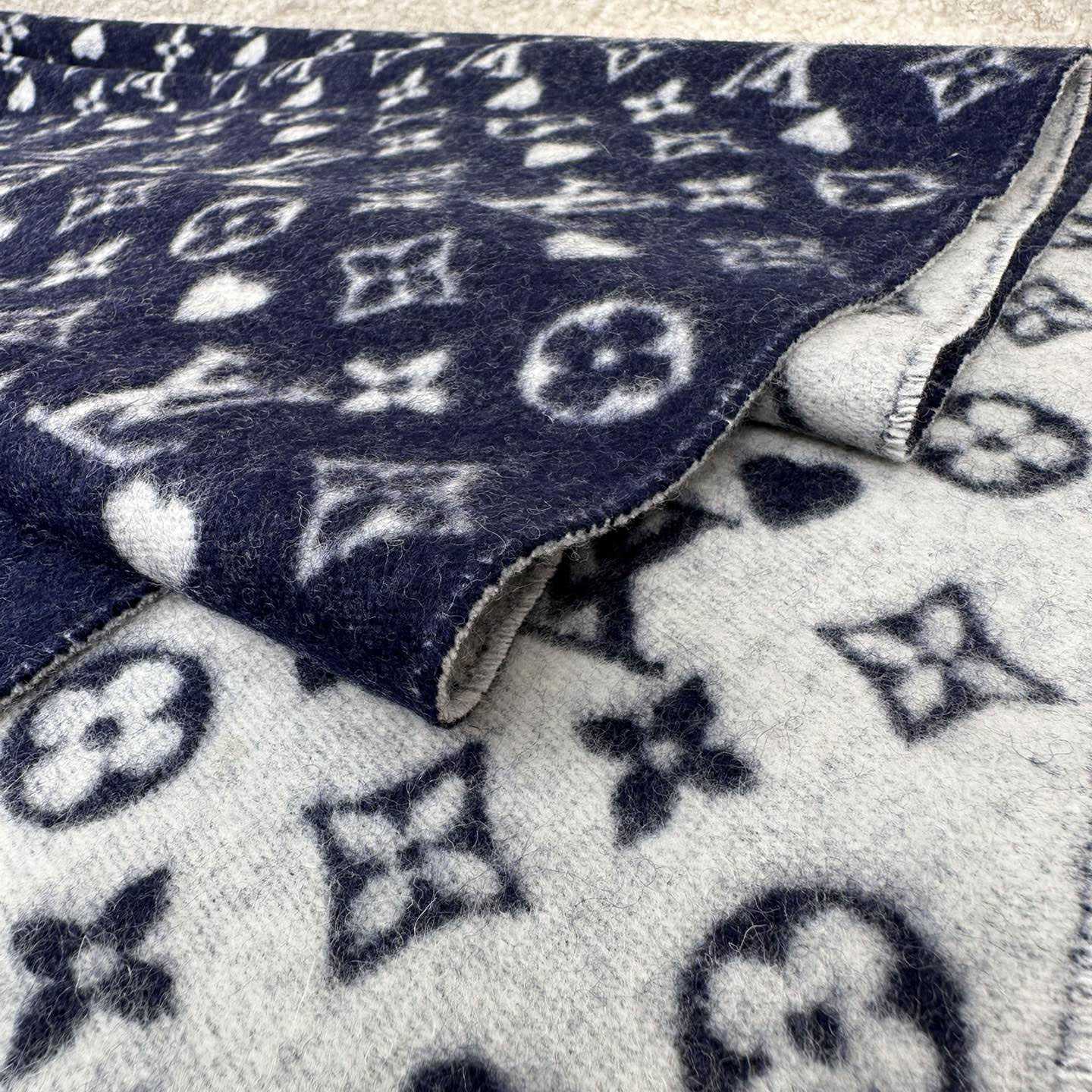 Louis Vuitton Game On Scarf   45*180cm - DesignerGu