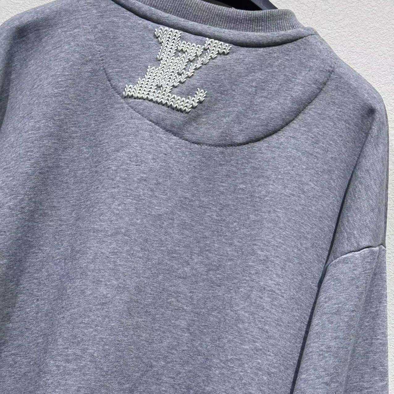 Louis Vuitton Embroidered Signature Sweatshirt   1AIKCO - DesignerGu