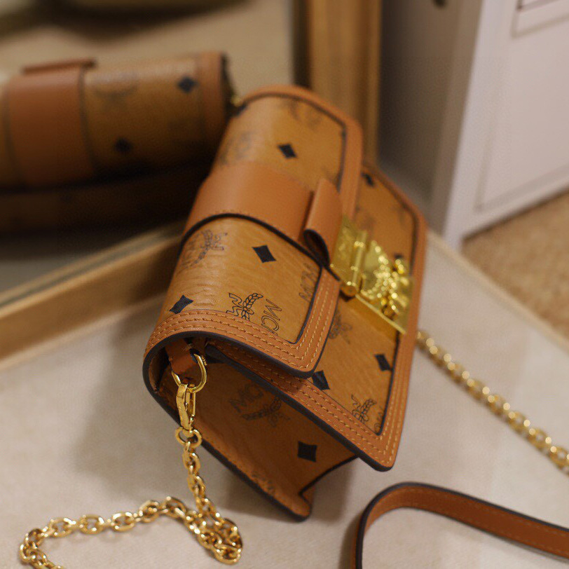 MCM Tracy Crossbody In Visetos （11x 18.5 x 5cm） - DesignerGu