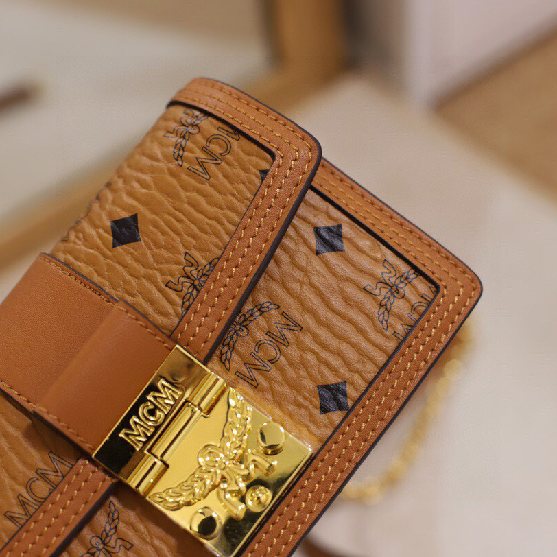 MCM Tracy Crossbody In Visetos （11x 18.5 x 5cm） - DesignerGu