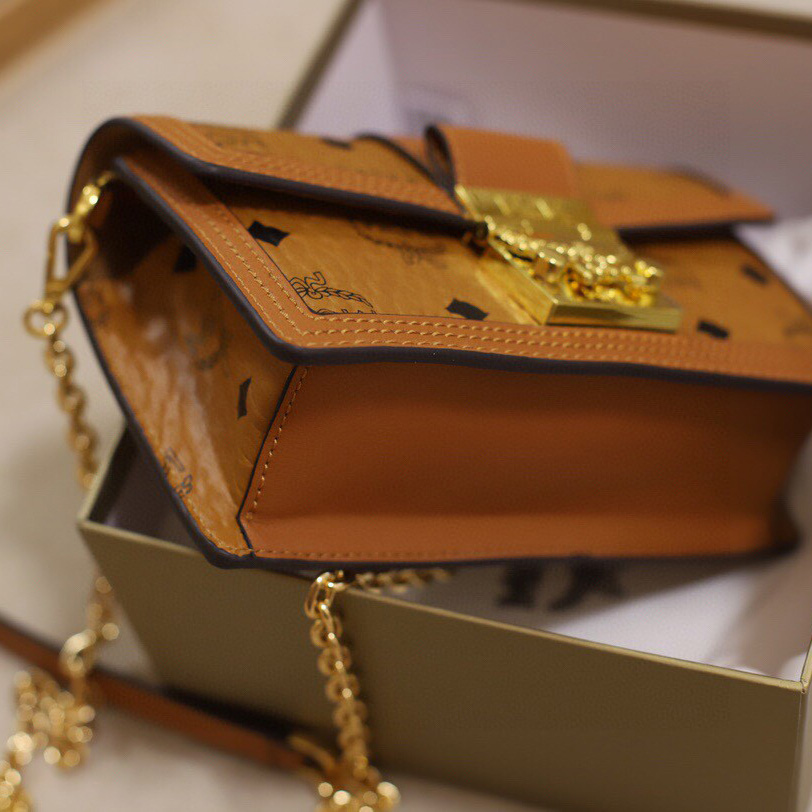 MCM Tracy Crossbody In Visetos （11x 18.5 x 5cm） - DesignerGu