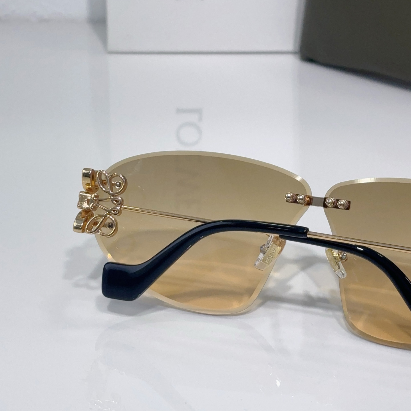 Loewe LW40048U Sunglasses  - DesignerGu