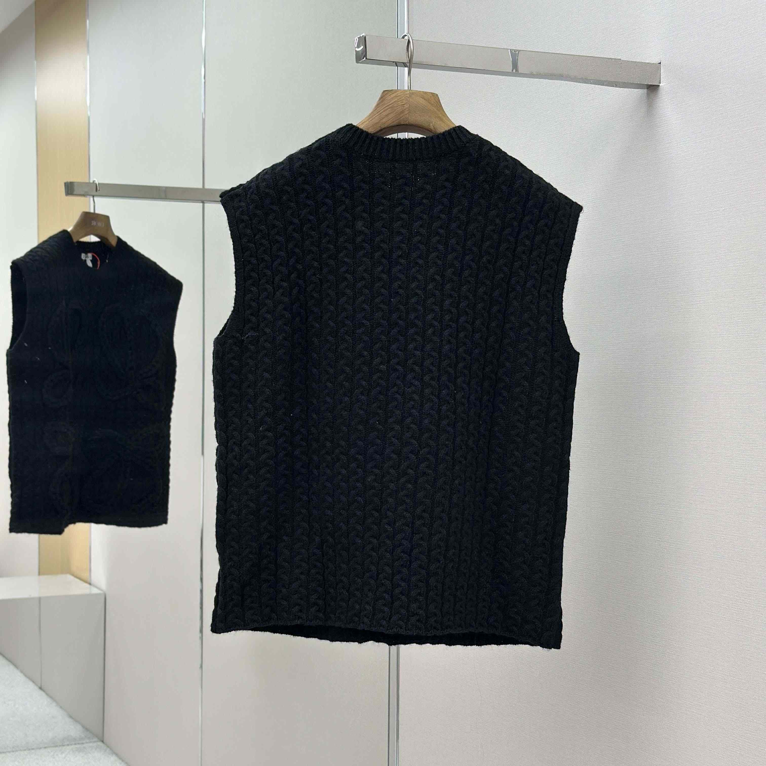 Loewe Vest In Wool - DesignerGu