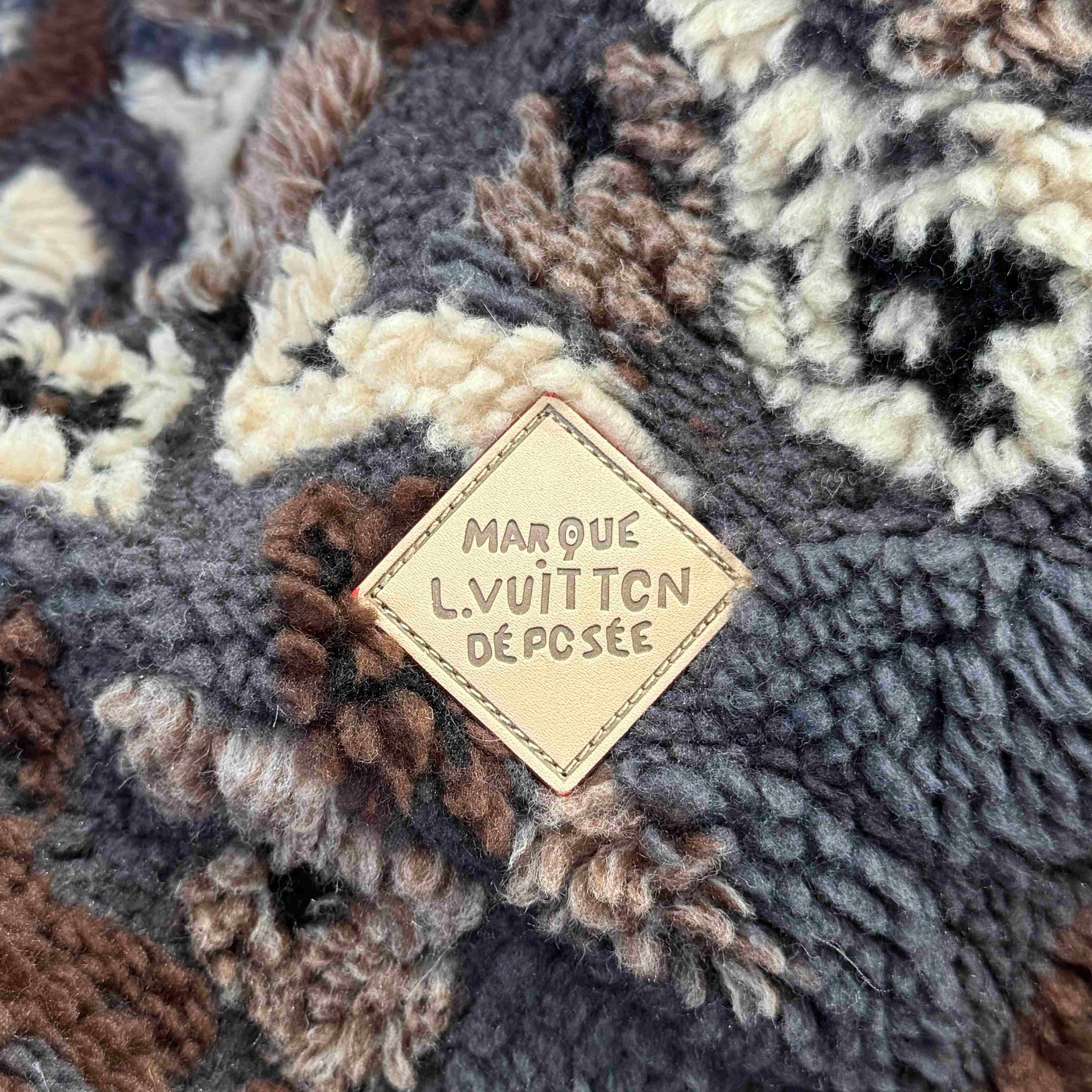 Louis Vuitton Reversible Fleece Blouson   1AIMJS - DesignerGu