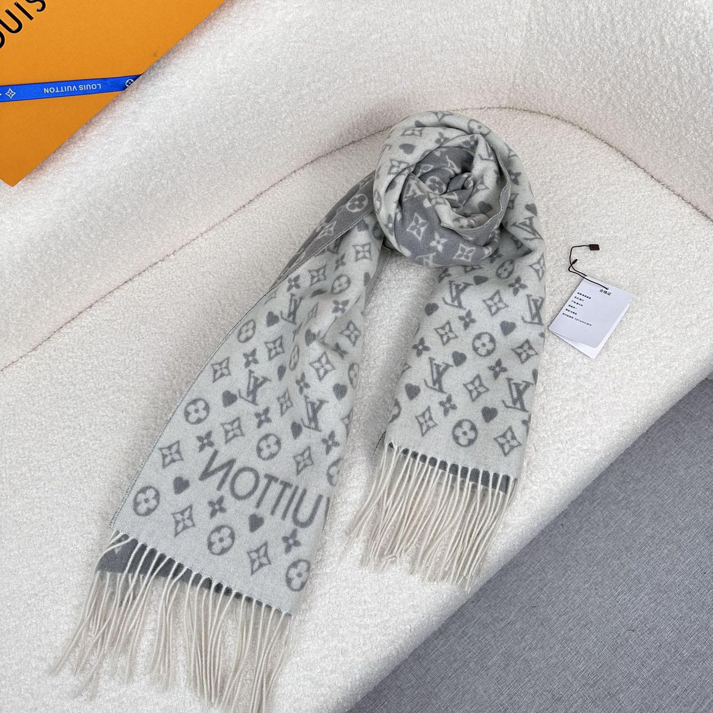 Louis Vuitton Game On Scarf   45*180cm - DesignerGu
