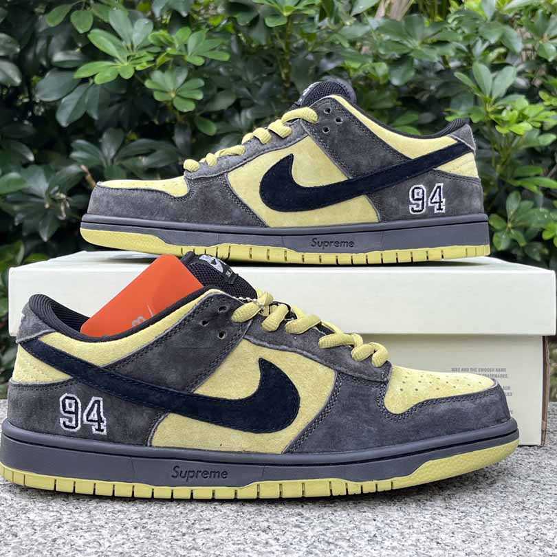 Supreme x Nike SB Dunk Low   HQ8487-300 - DesignerGu