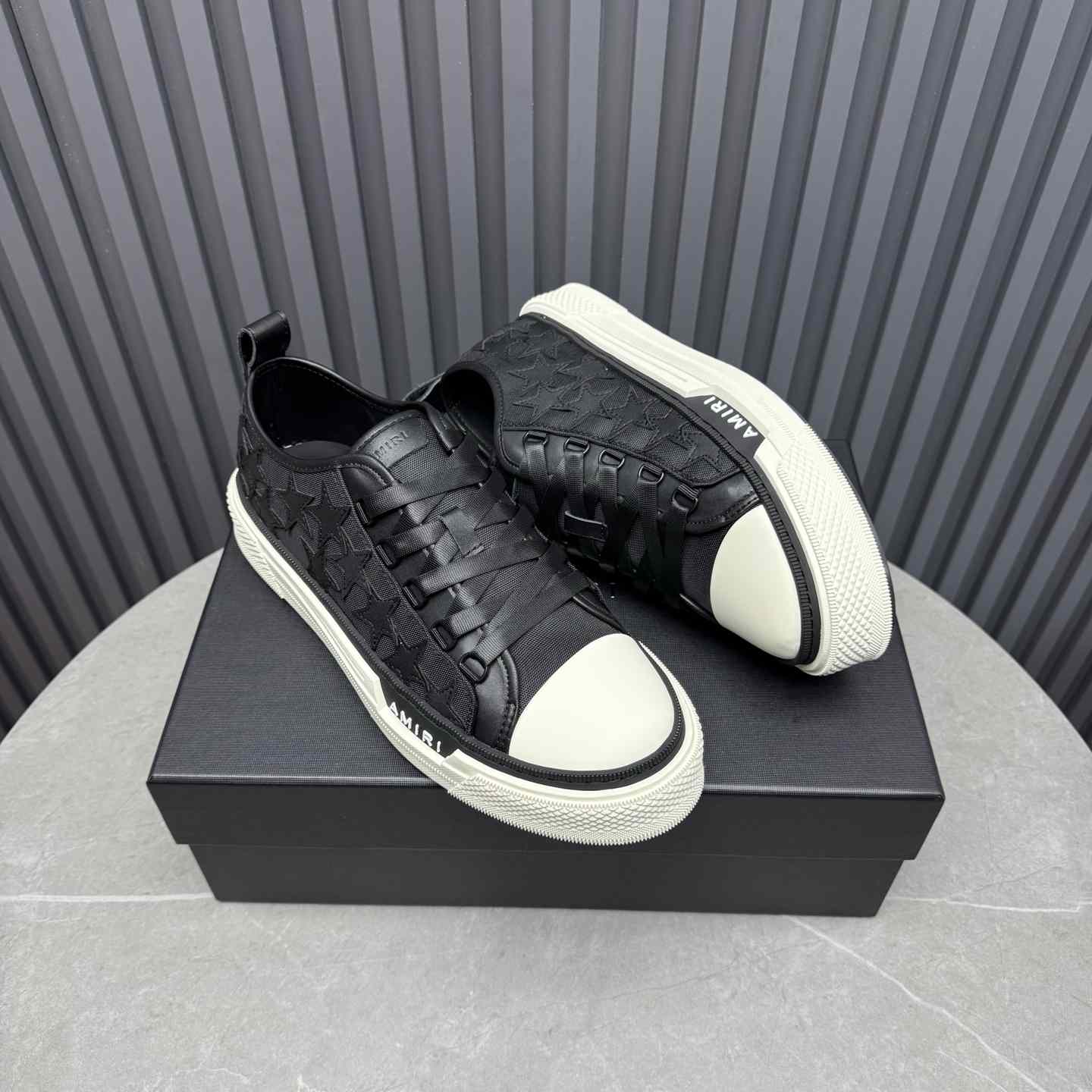 Amiri Stars Low Sneakers - DesignerGu