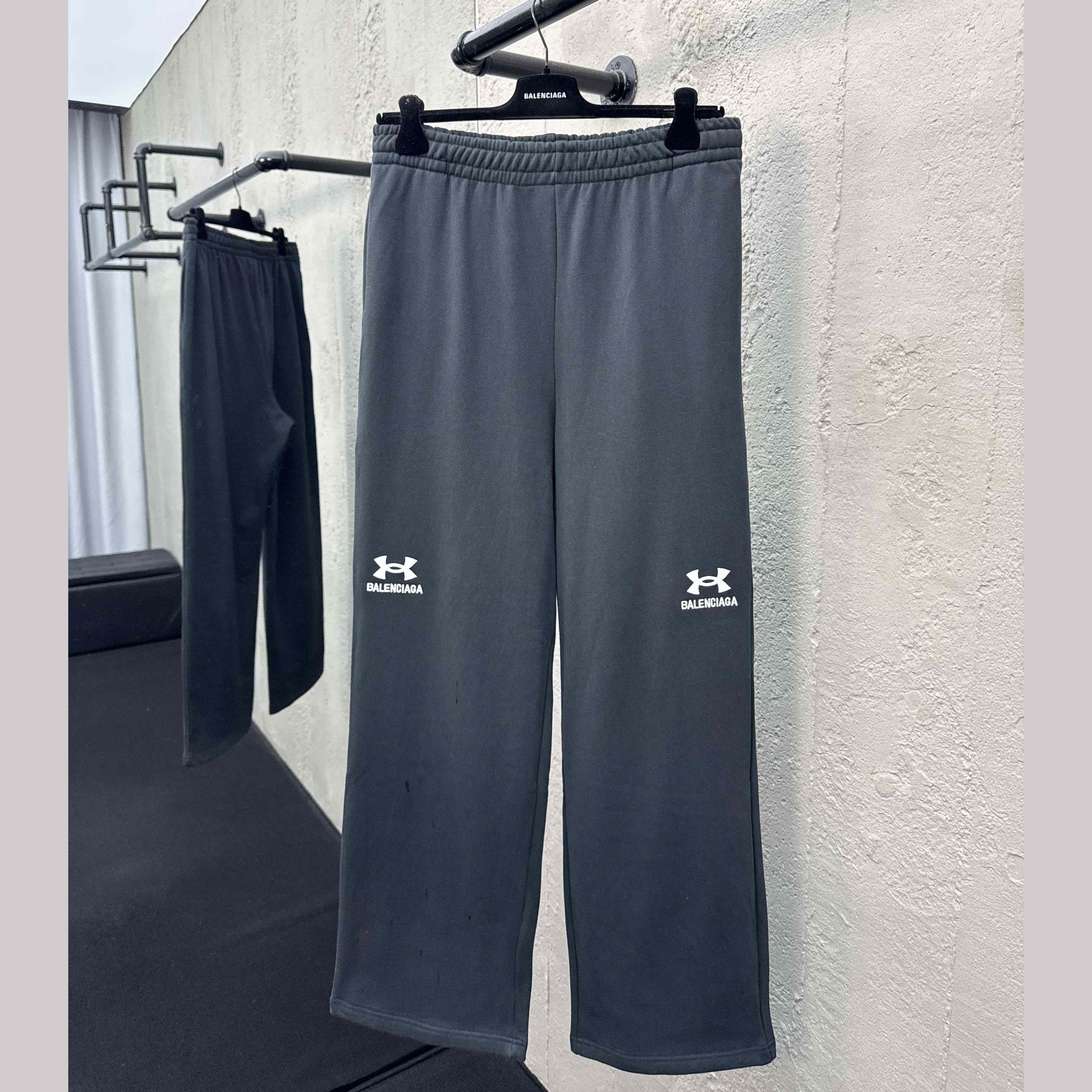 Balenciaga Under Armour® Baggy Sweatpants In Black - DesignerGu
