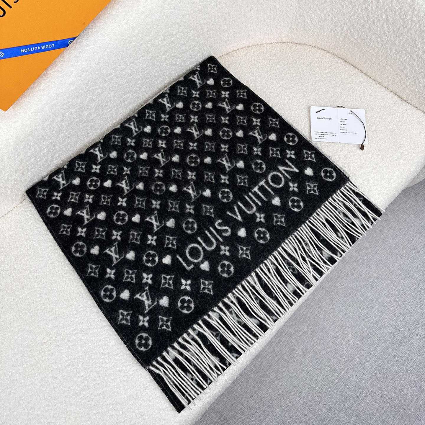 Louis Vuitton Game On Scarf   45*180cm - DesignerGu
