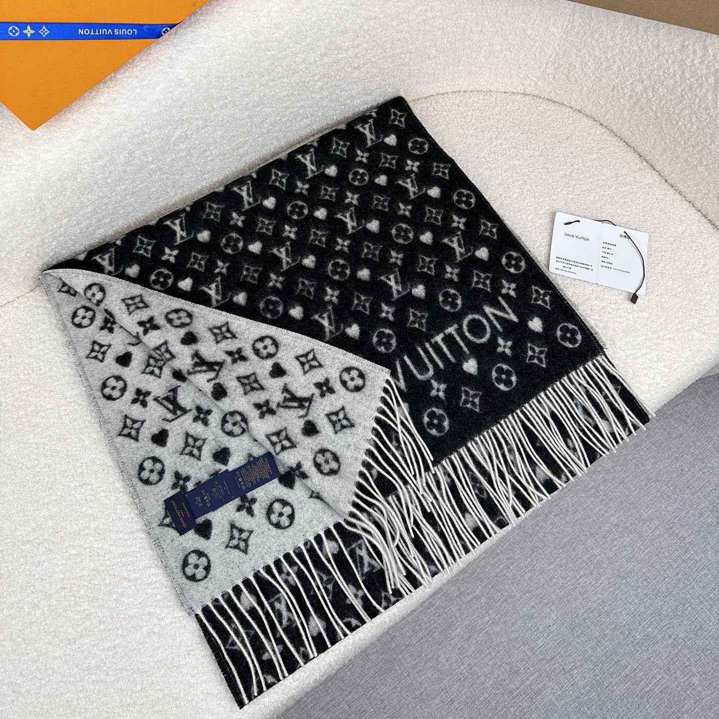Louis Vuitton Game On Scarf   45*180cm - DesignerGu