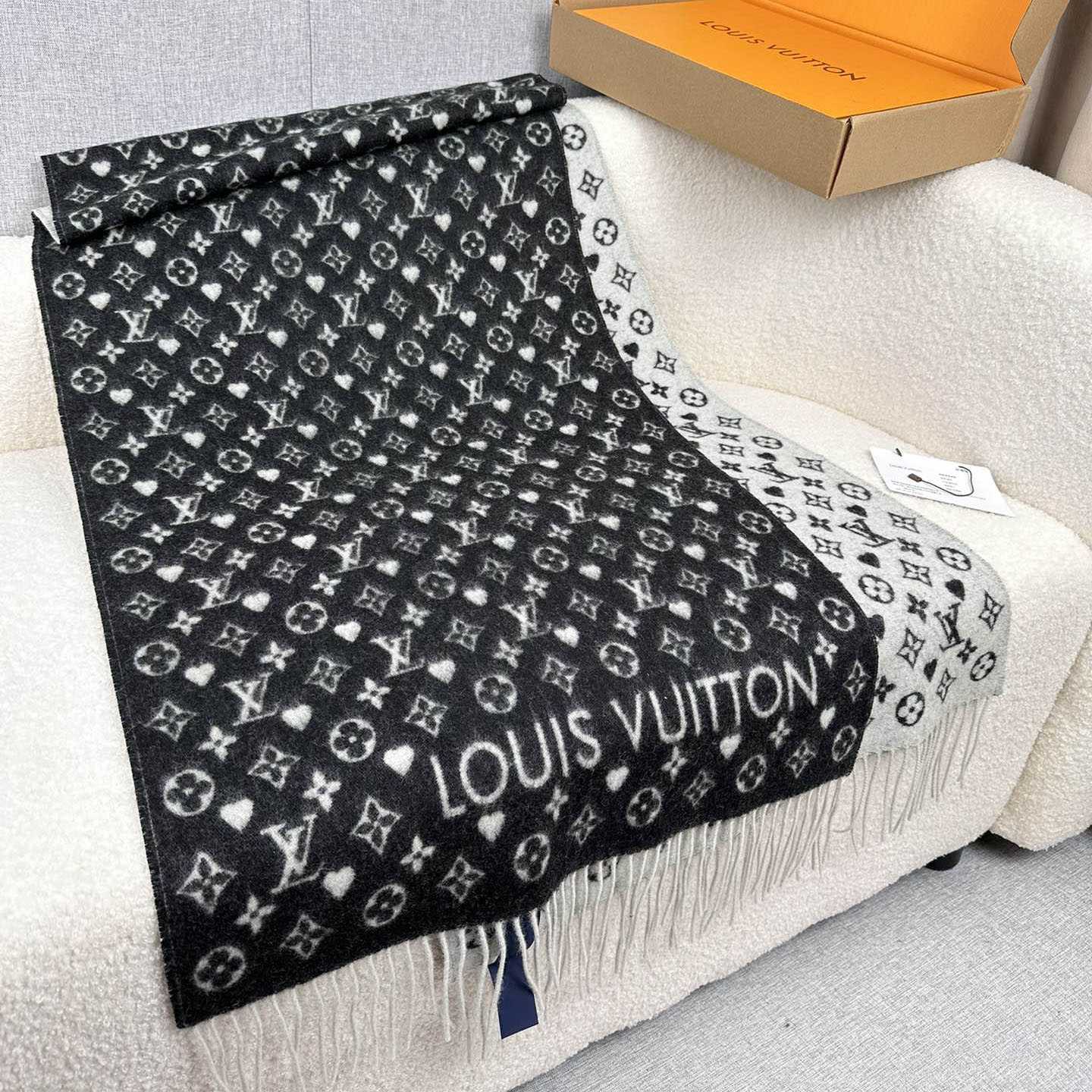 Louis Vuitton Game On Scarf   45*180cm - DesignerGu