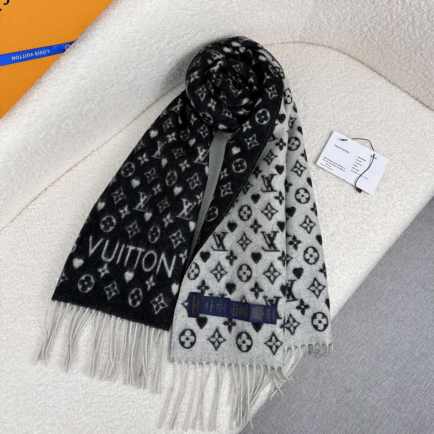 Louis Vuitton Game On Scarf   45*180cm - DesignerGu