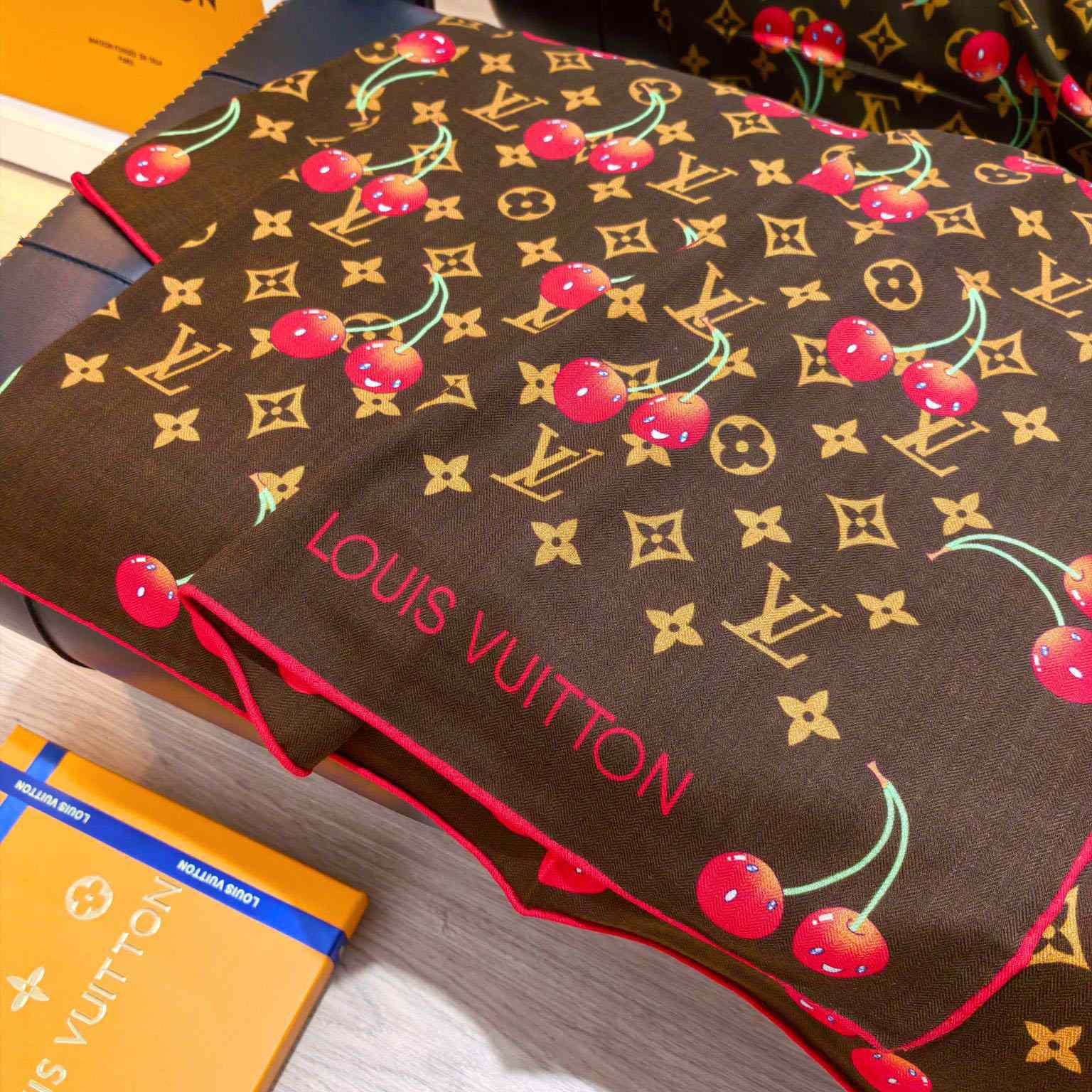 Louis Vuitton LV x TM Monogram Shawl   140*140cm - DesignerGu