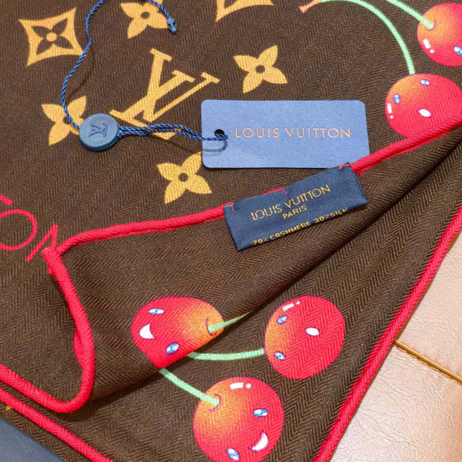Louis Vuitton LV x TM Monogram Shawl   140*140cm - DesignerGu