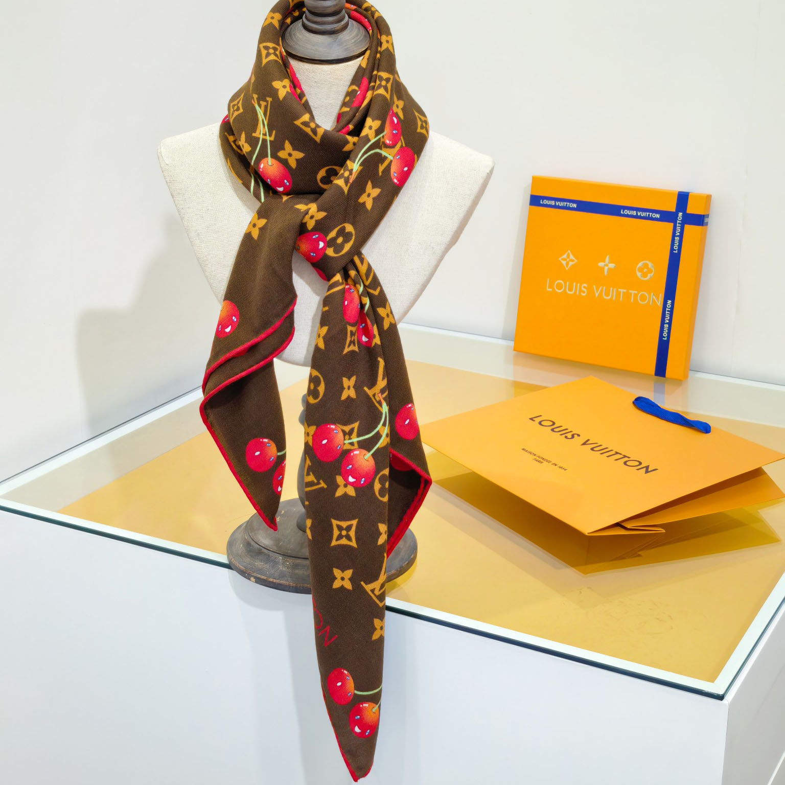 Louis Vuitton LV x TM Monogram Shawl   140*140cm - DesignerGu