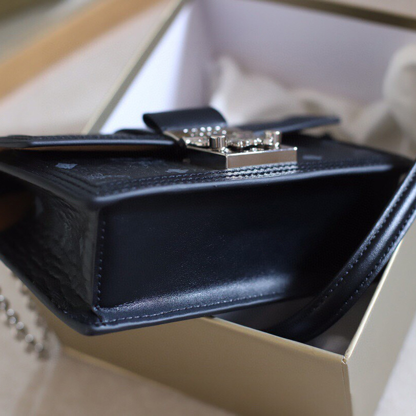 MCM Tracy Crossbody In Visetos （11x 18.5 x 5cm） - DesignerGu