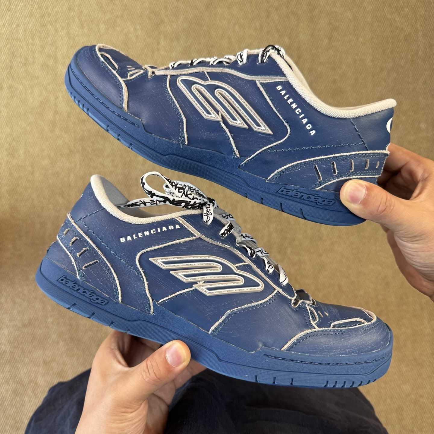 Balenciaga Hamptons Worn-Out - DesignerGu