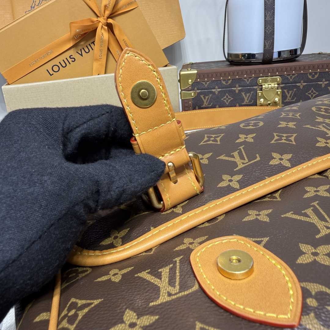 Louis Vuitton Satchel Messenger   M14723 - DesignerGu