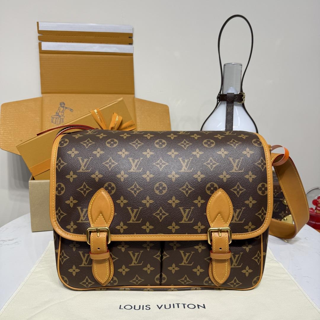 Louis Vuitton Satchel Messenger   M14723 - DesignerGu