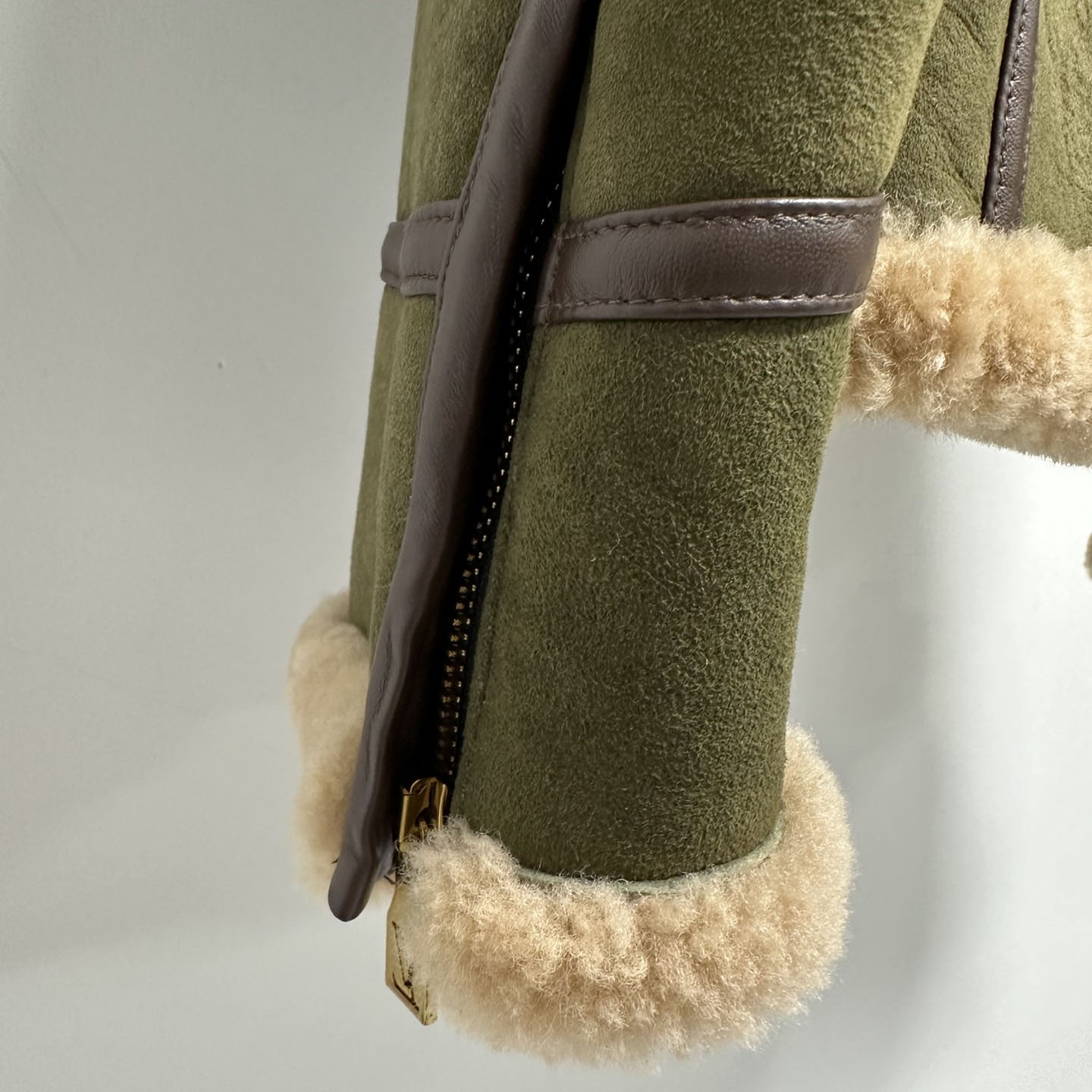 Louis Vuitton Shearling Bombardier - DesignerGu